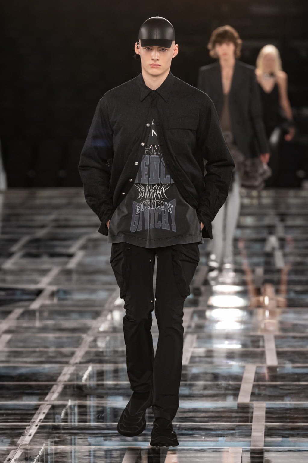Fashion Week Paris Fall/Winter 2022 look 13 from the Givenchy collection 女装