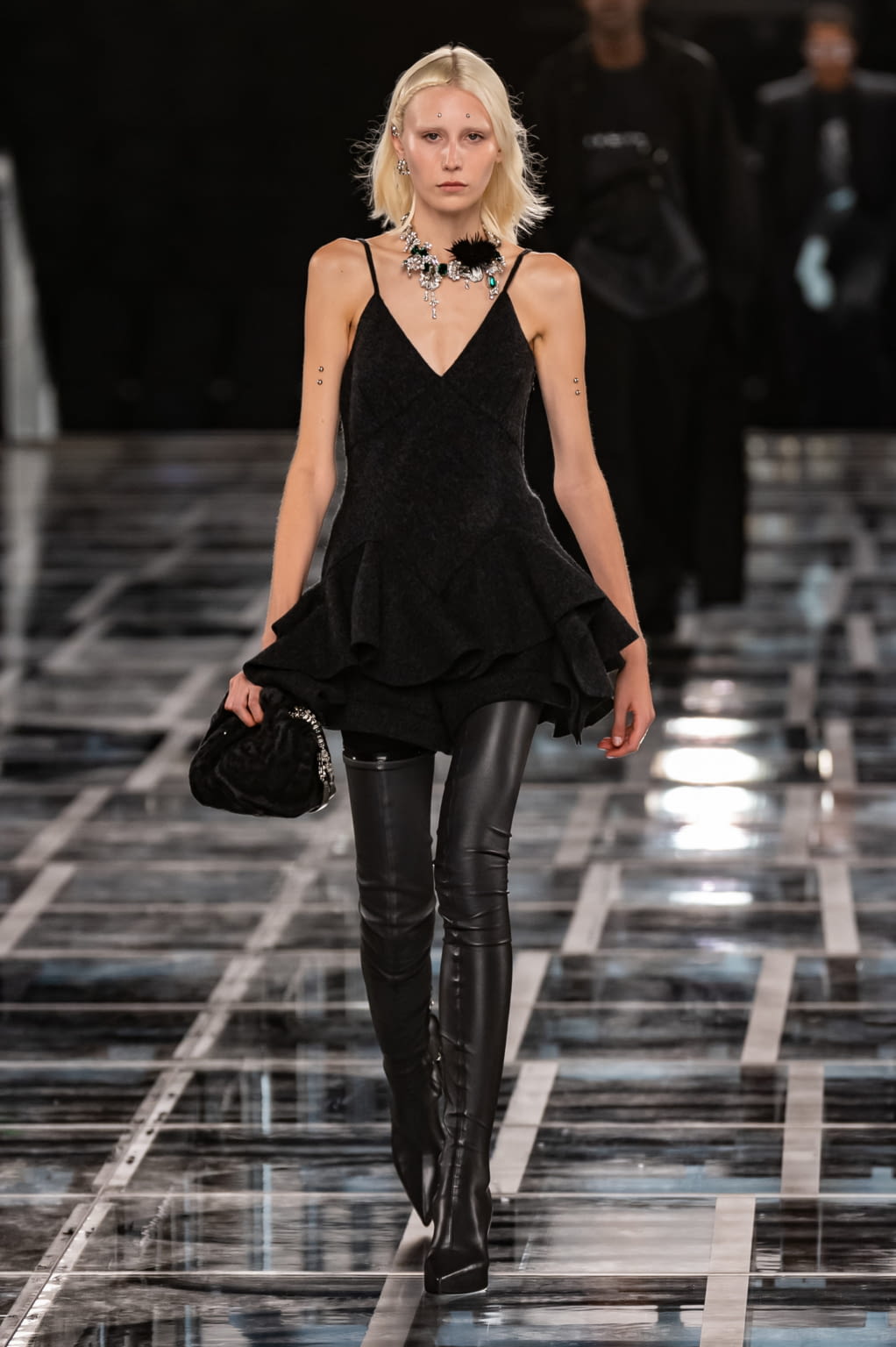 Fashion Week Paris Fall/Winter 2022 look 15 from the Givenchy collection 女装