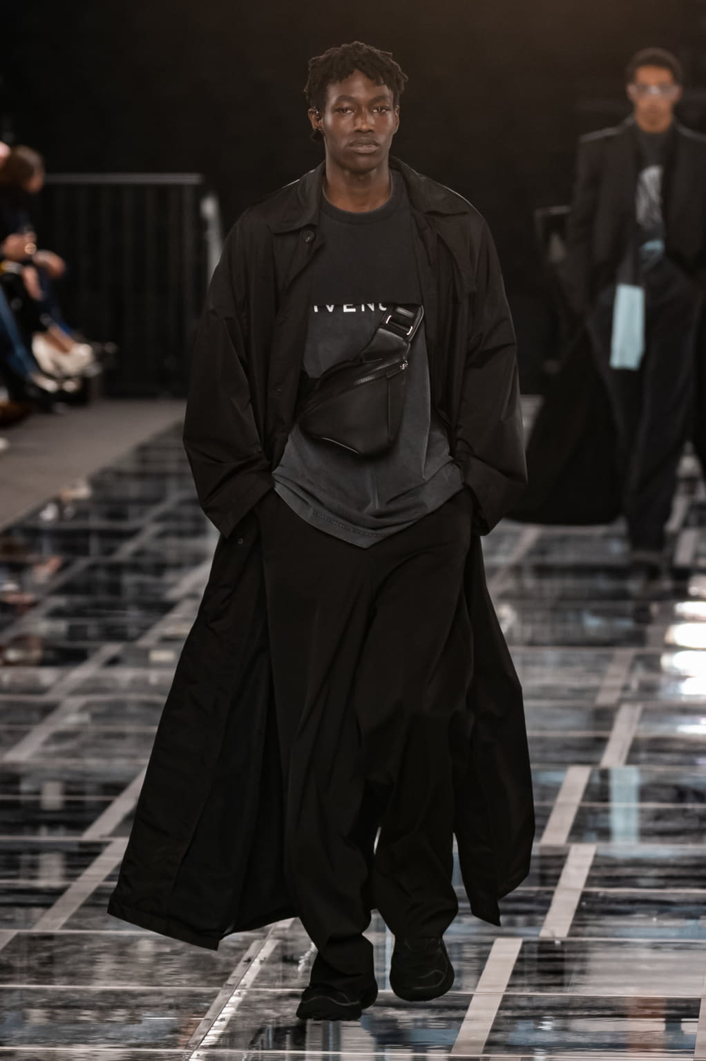 Fashion Week Paris Fall/Winter 2022 look 16 de la collection Givenchy womenswear