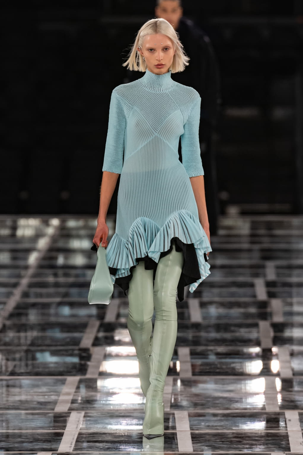 Fashion Week Paris Fall/Winter 2022 look 18 de la collection Givenchy womenswear