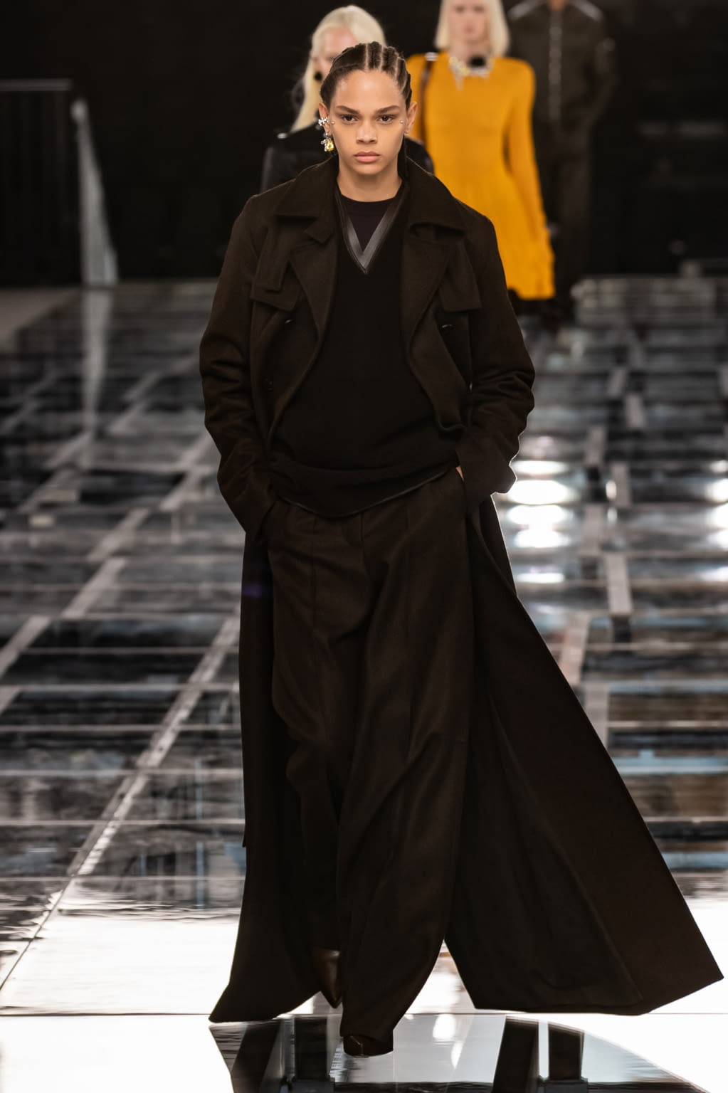 Fashion Week Paris Fall/Winter 2022 look 28 de la collection Givenchy womenswear
