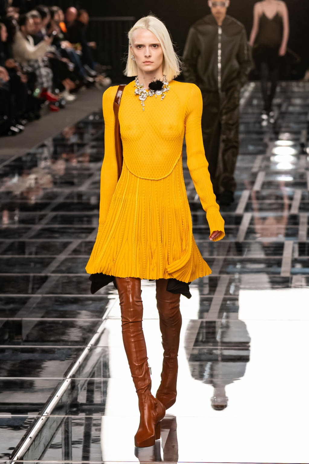 Fashion Week Paris Fall/Winter 2022 look 30 de la collection Givenchy womenswear
