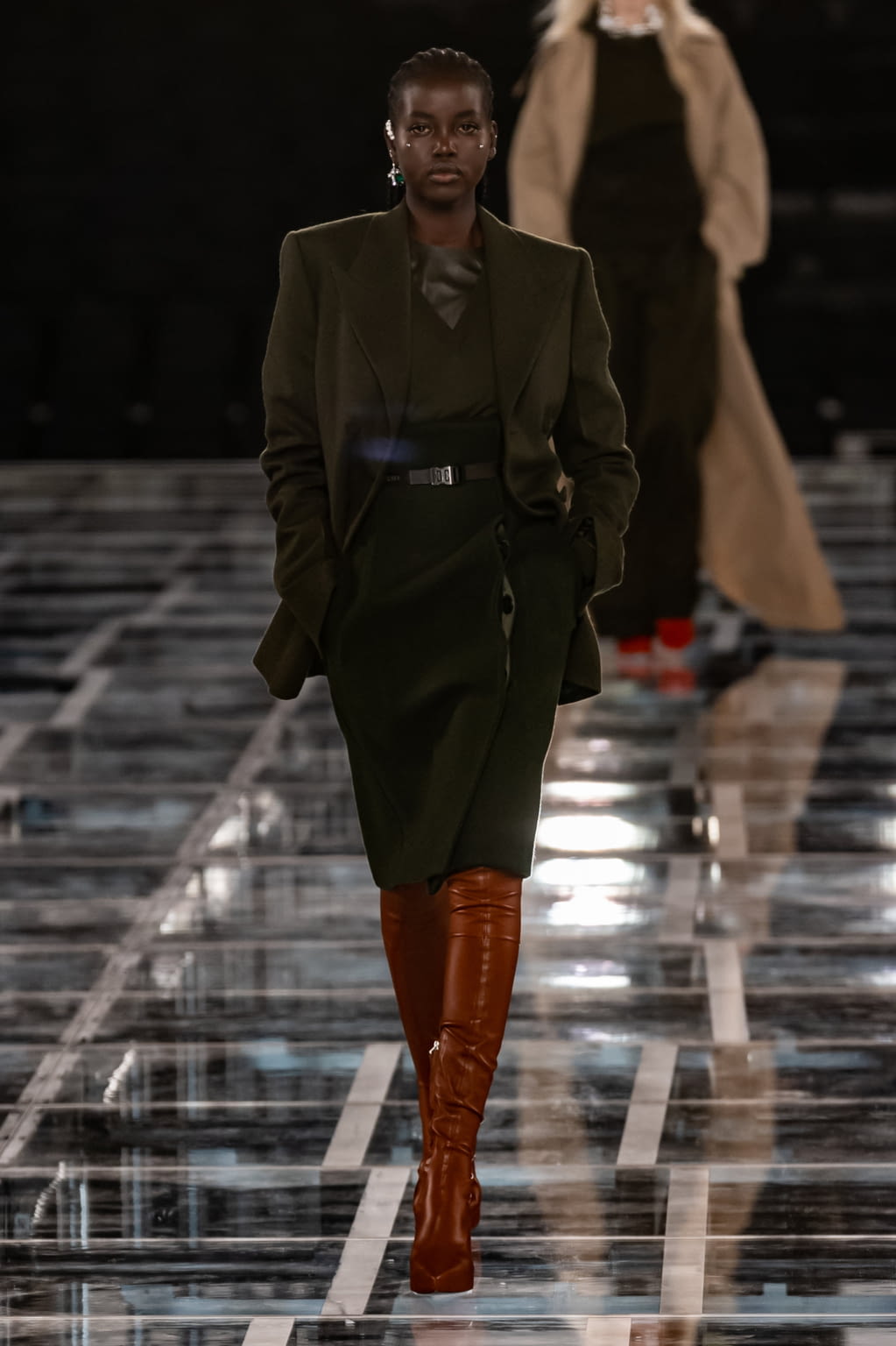Fashion Week Paris Fall/Winter 2022 look 36 from the Givenchy collection 女装