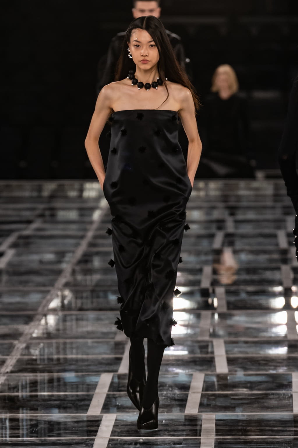 Fashion Week Paris Fall/Winter 2022 look 54 from the Givenchy collection 女装
