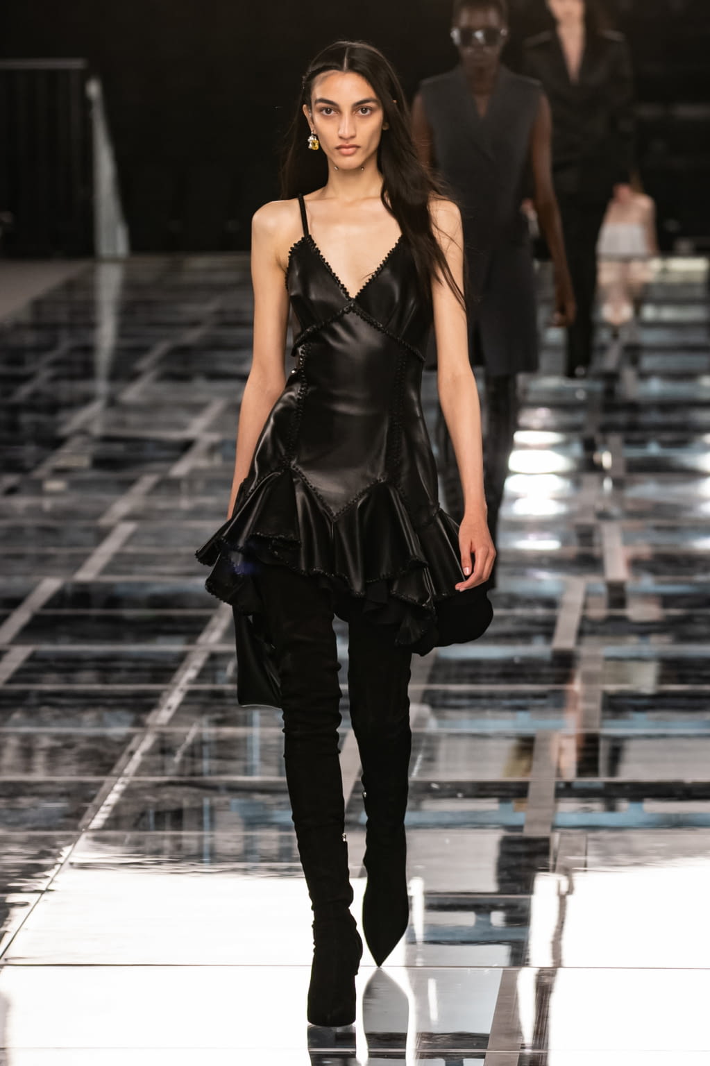 Fashion Week Paris Fall/Winter 2022 look 65 de la collection Givenchy womenswear