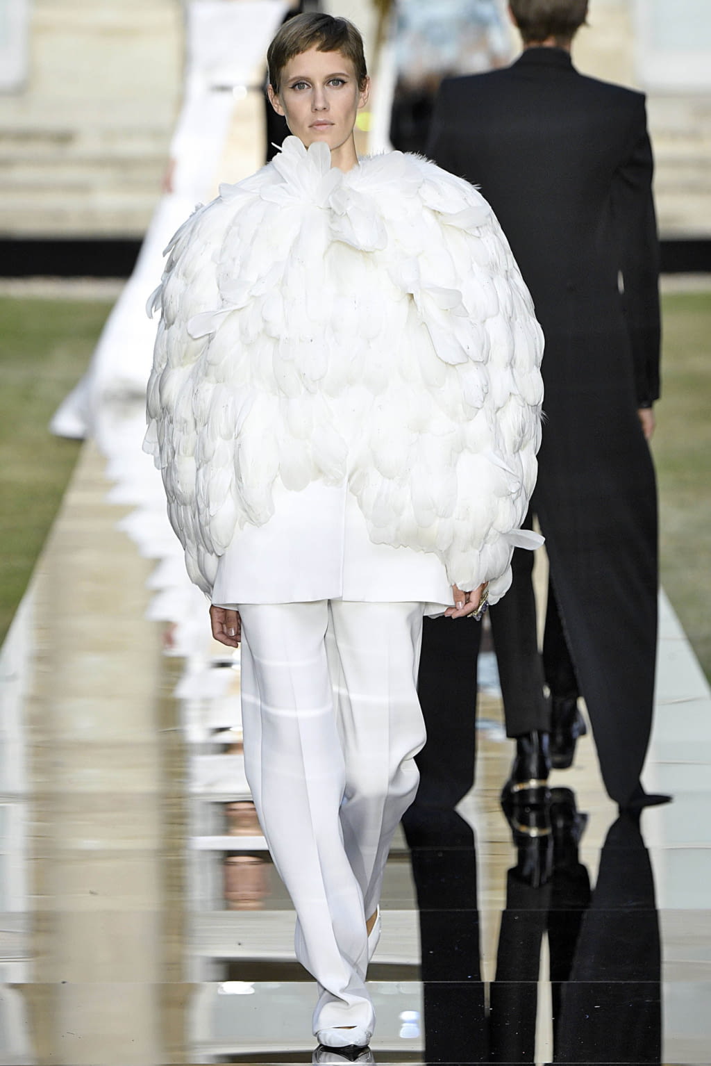 Fashion Week Paris Fall/Winter 2018 look 33 from the Givenchy collection couture