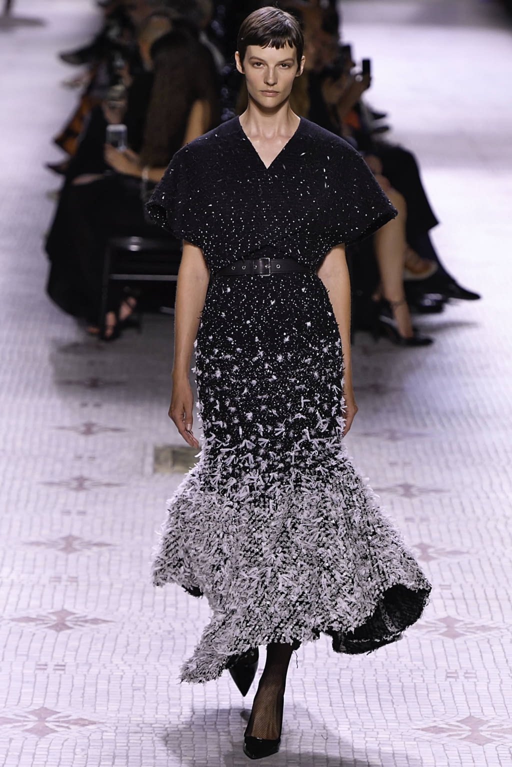 Fashion Week Paris Fall/Winter 2019 look 2 de la collection Givenchy couture