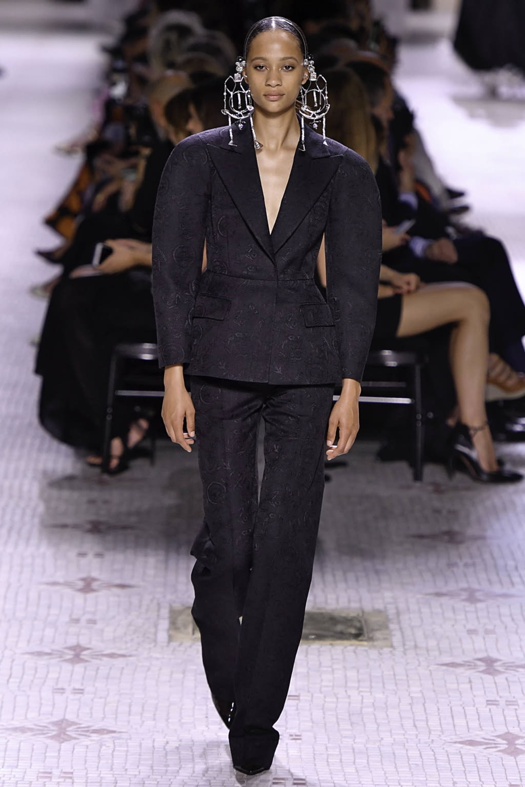 Fashion Week Paris Fall/Winter 2019 look 9 de la collection Givenchy couture