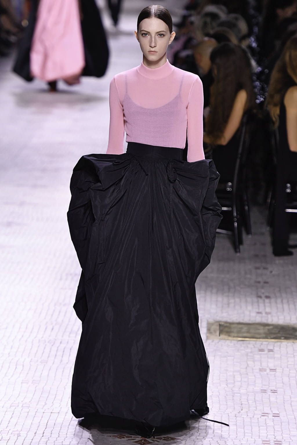 Fashion Week Paris Fall/Winter 2019 look 11 de la collection Givenchy couture