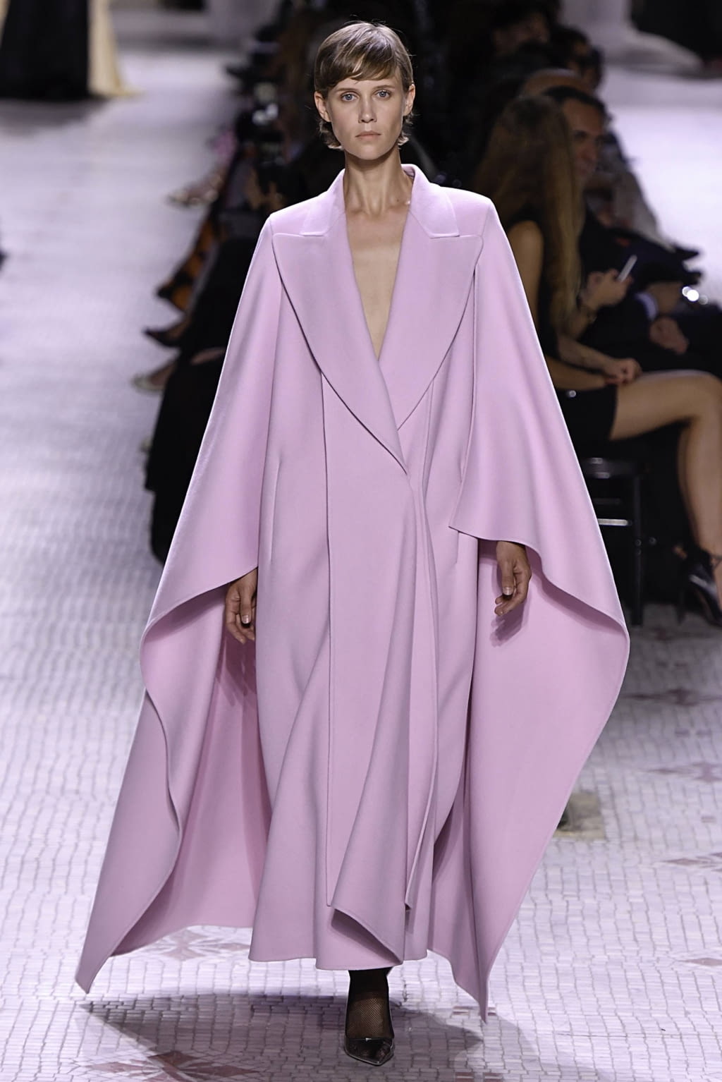Fashion Week Paris Fall/Winter 2019 look 16 de la collection Givenchy couture