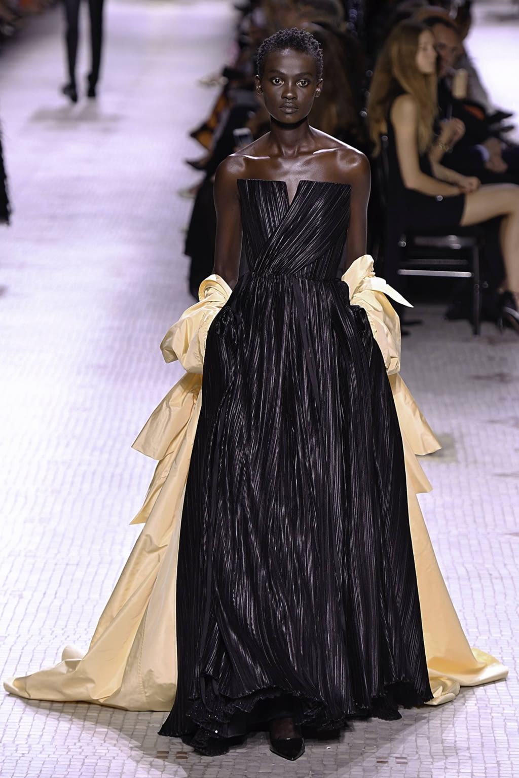 Fashion Week Paris Fall/Winter 2019 look 18 from the Givenchy collection couture