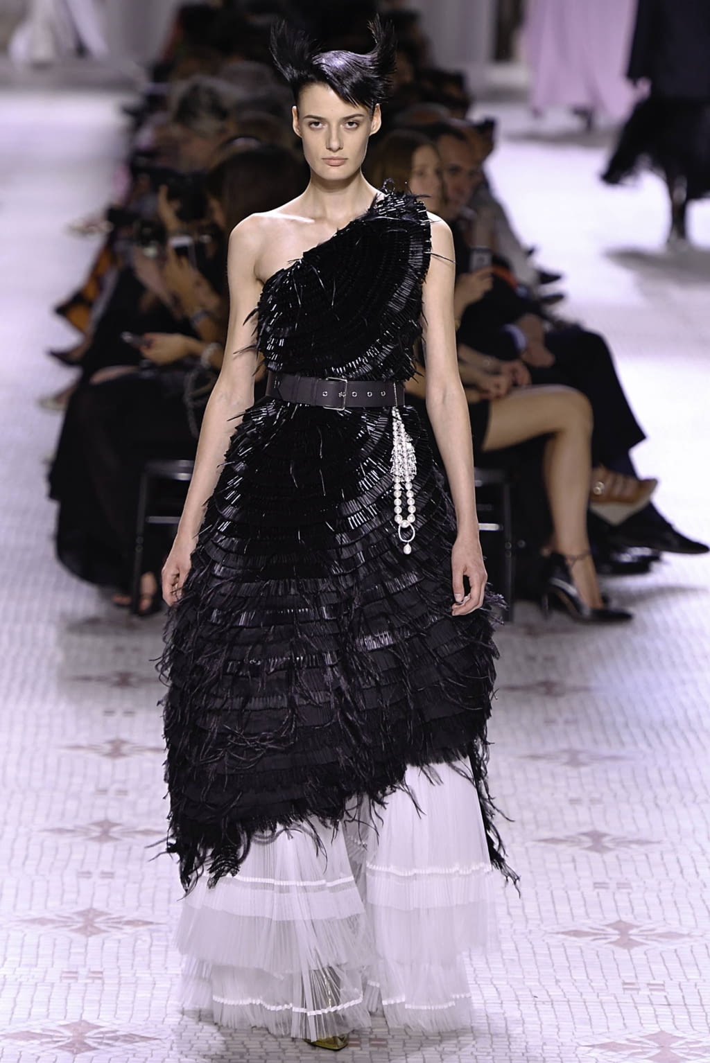 Fashion Week Paris Fall/Winter 2019 look 19 de la collection Givenchy couture