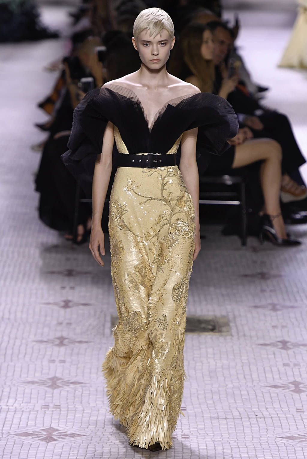 Fashion Week Paris Fall/Winter 2019 look 21 de la collection Givenchy couture
