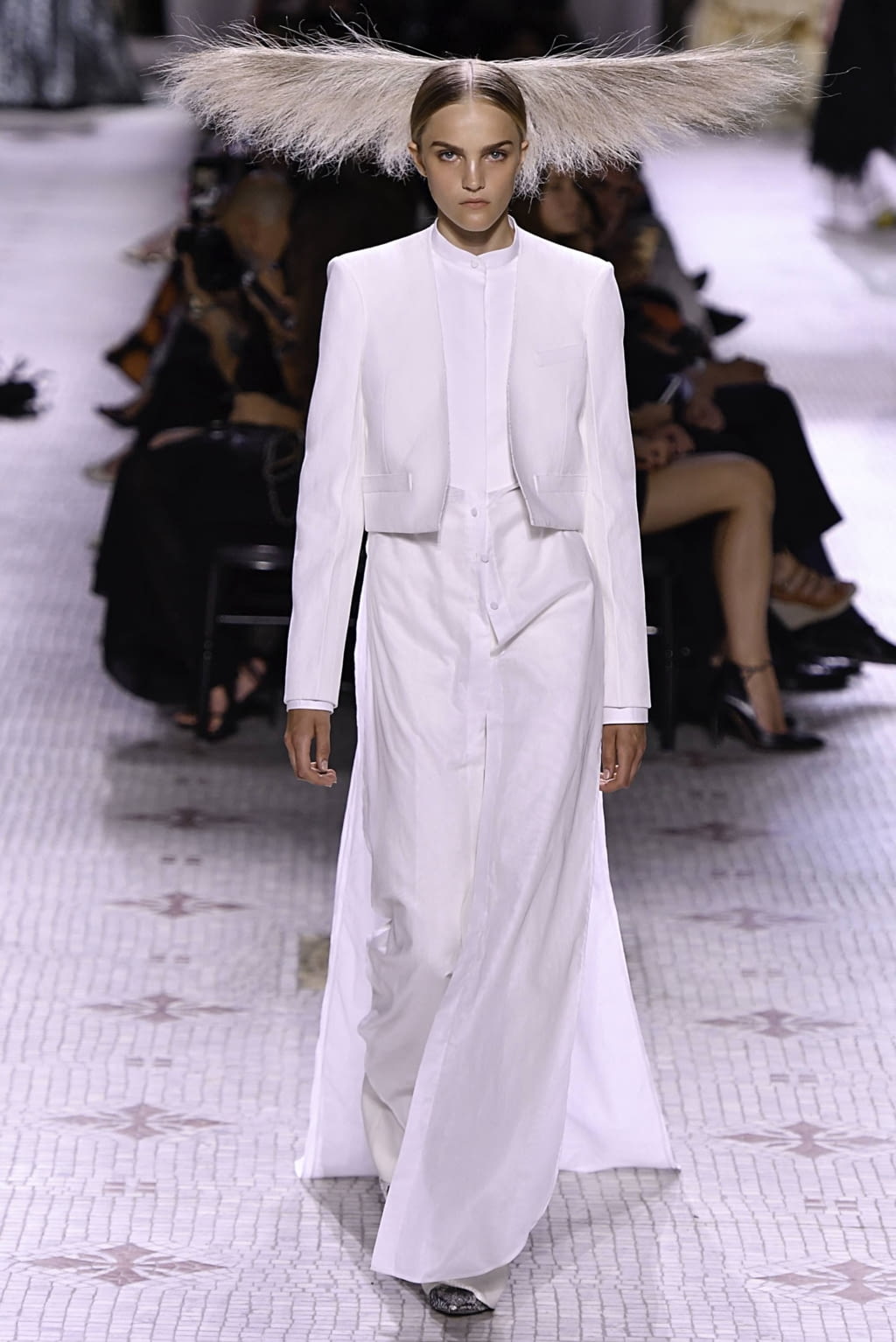 Fashion Week Paris Fall/Winter 2019 look 22 de la collection Givenchy couture
