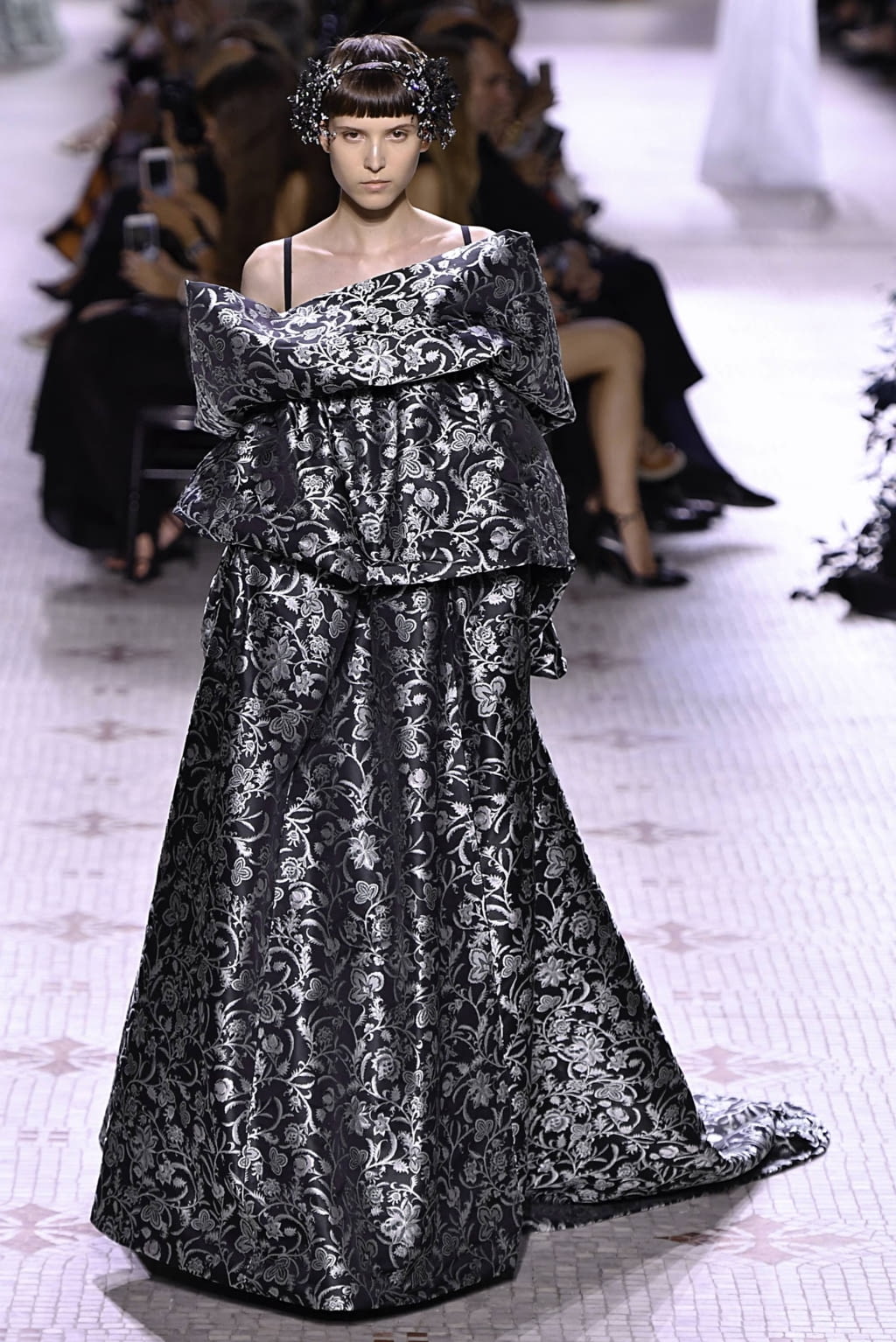 Fashion Week Paris Fall/Winter 2019 look 24 de la collection Givenchy couture