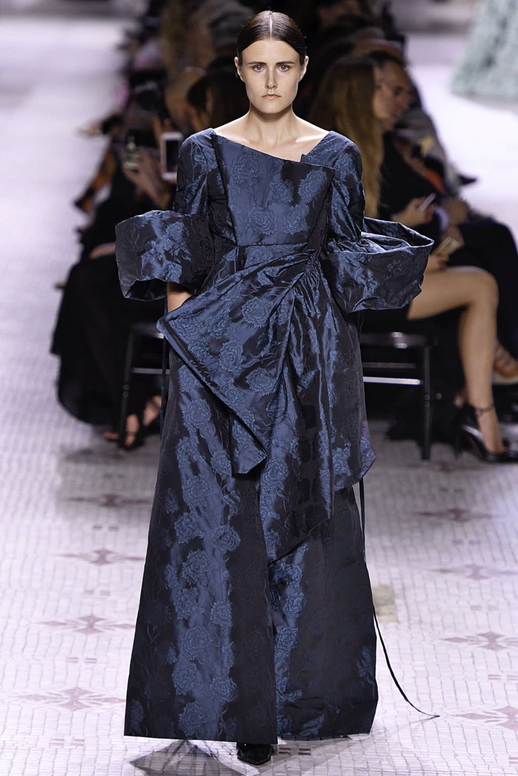 Fashion Week Paris Fall/Winter 2019 look 29 de la collection Givenchy couture