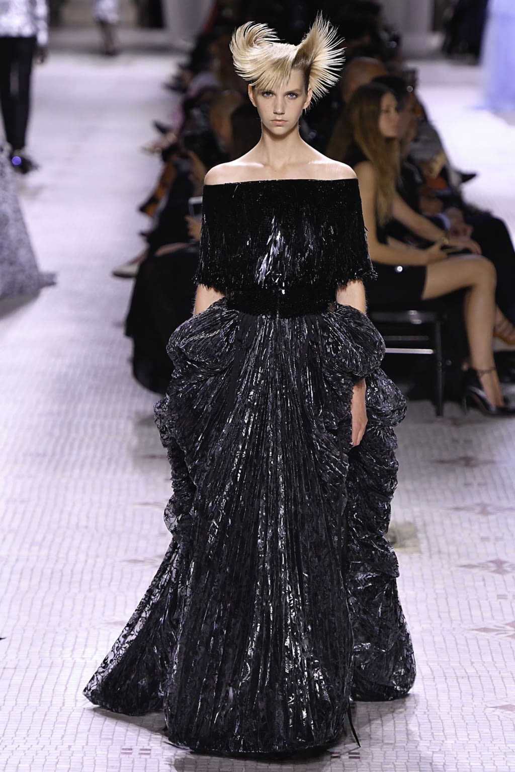 Fashion Week Paris Fall/Winter 2019 look 37 de la collection Givenchy couture