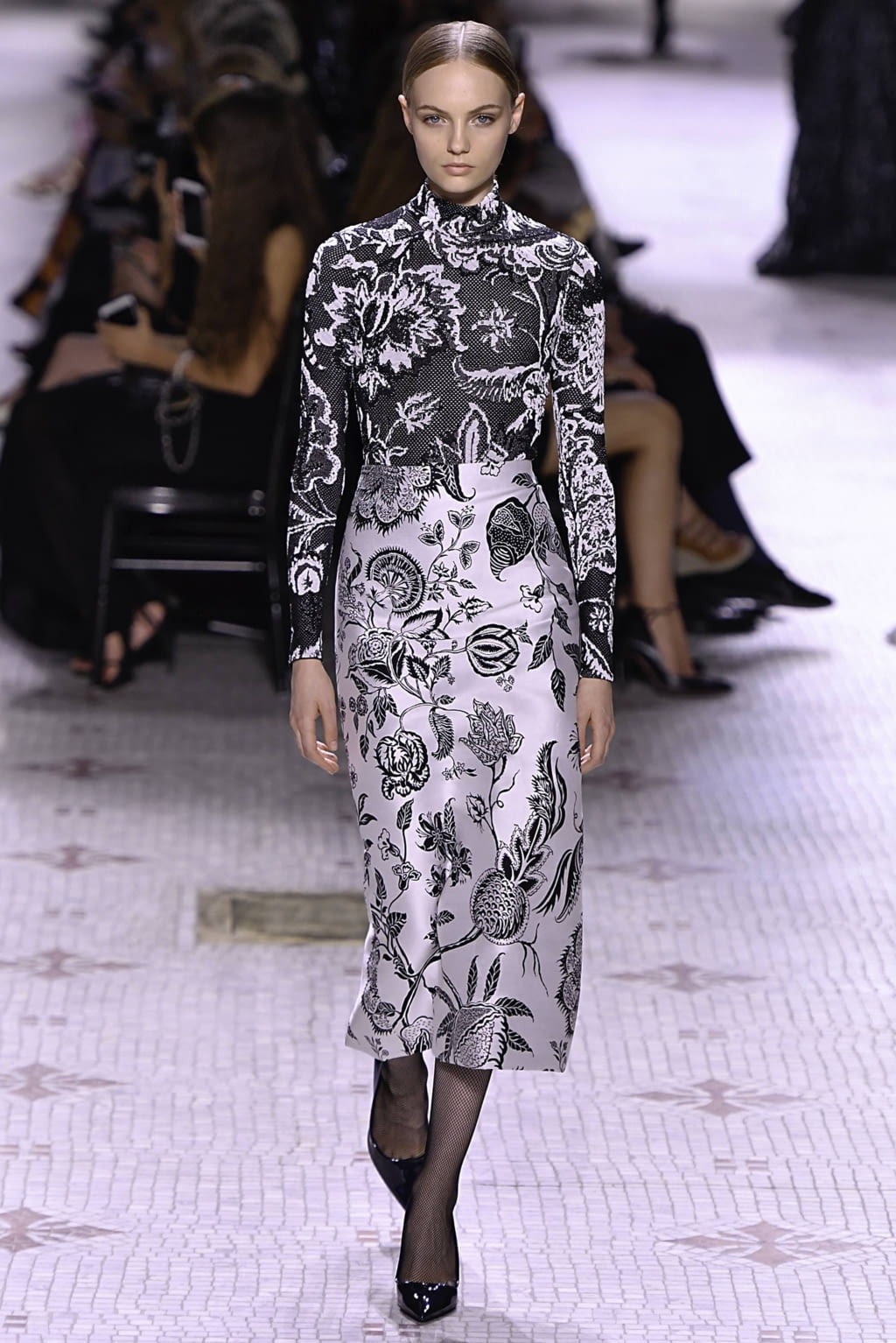 Fashion Week Paris Fall/Winter 2019 look 40 de la collection Givenchy couture