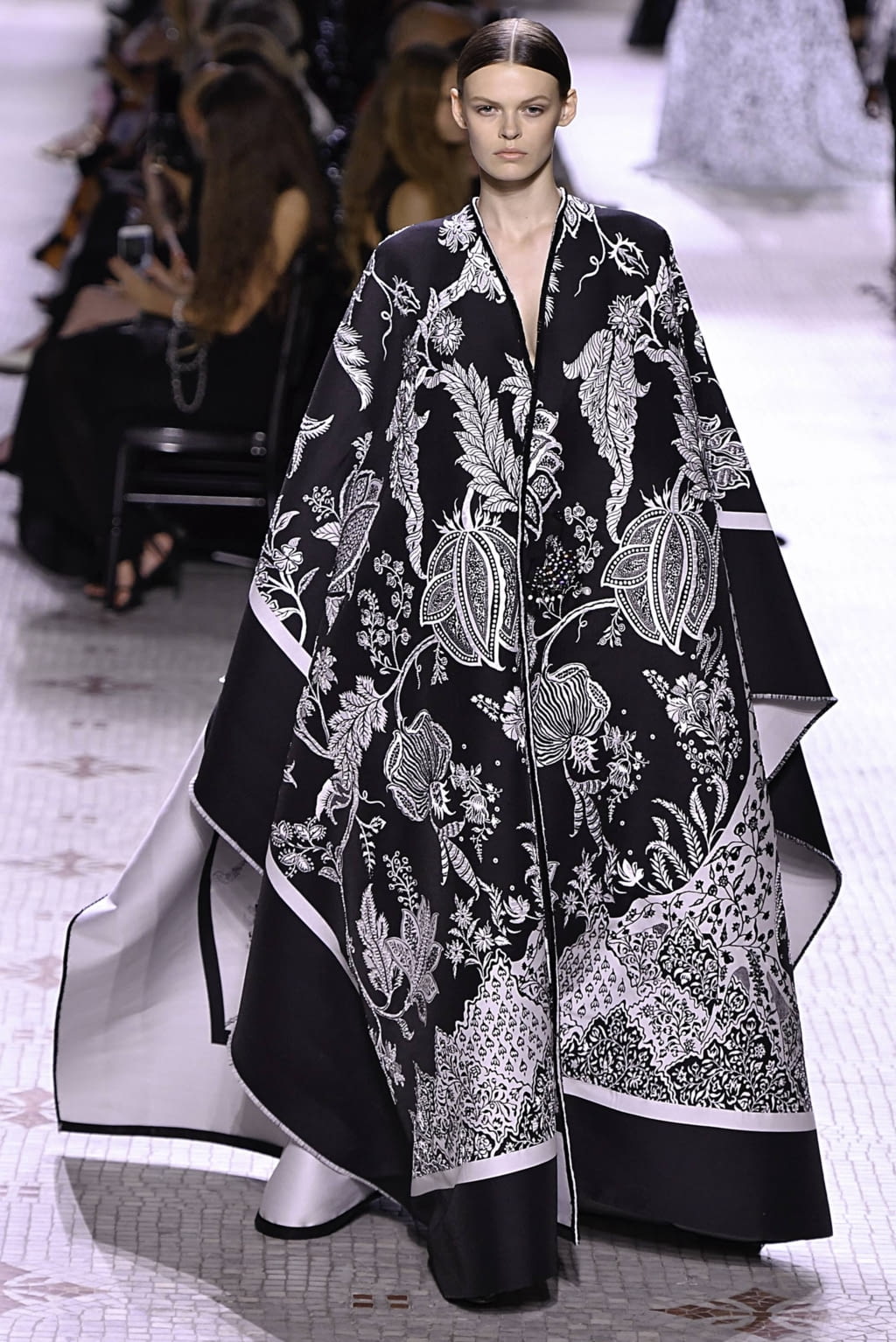 Fashion Week Paris Fall/Winter 2019 look 41 de la collection Givenchy couture