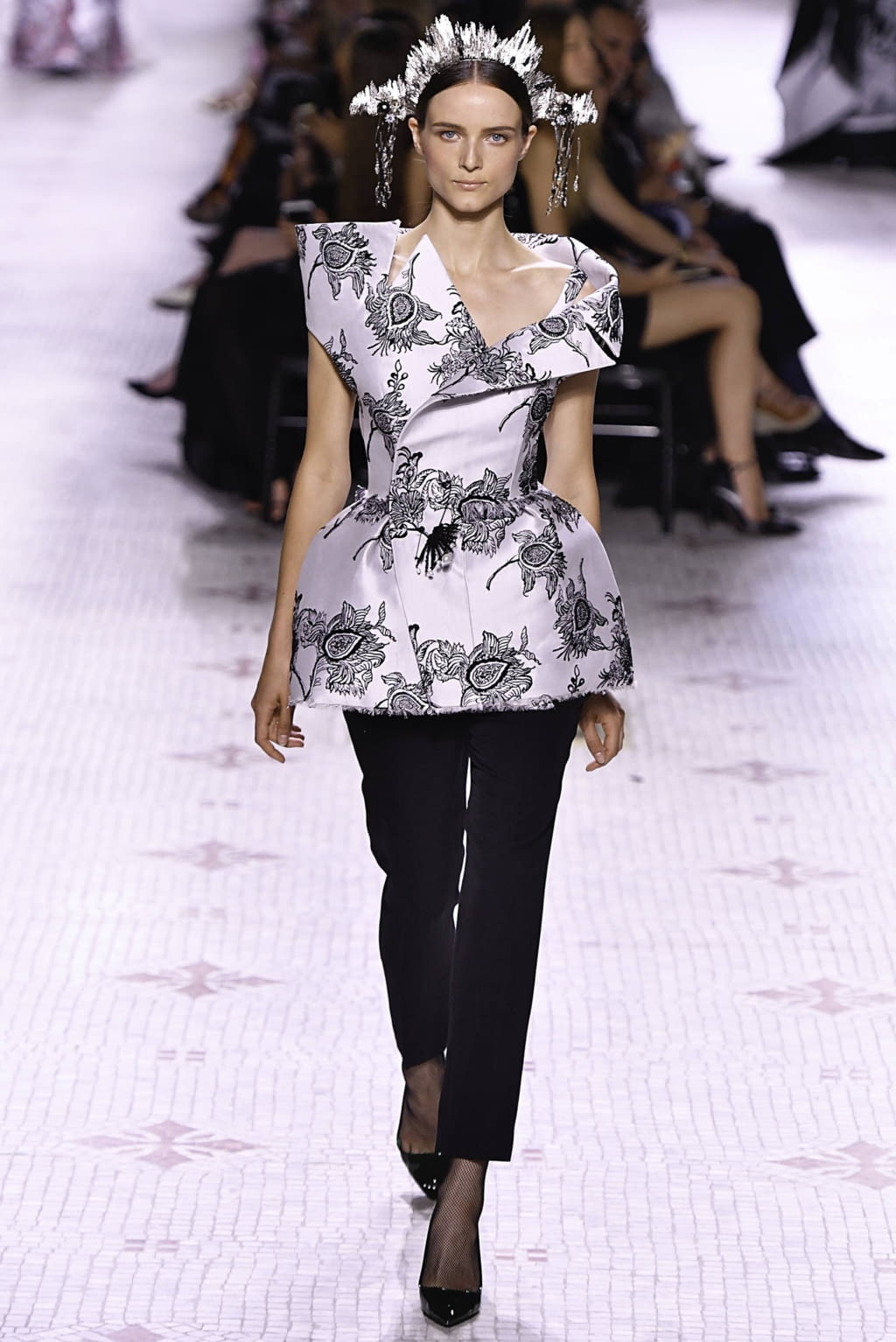 Fashion Week Paris Fall/Winter 2019 look 43 de la collection Givenchy couture