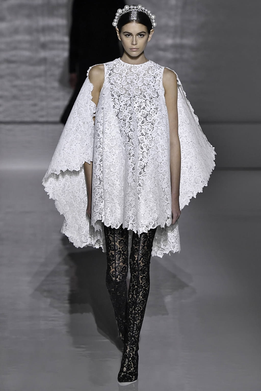 Fashion Week Paris Spring/Summer 2019 look 7 de la collection Givenchy couture