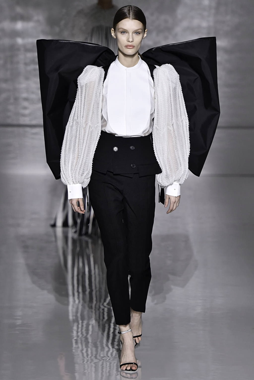 Fashion Week Paris Spring/Summer 2019 look 23 from the Givenchy collection 高级定制