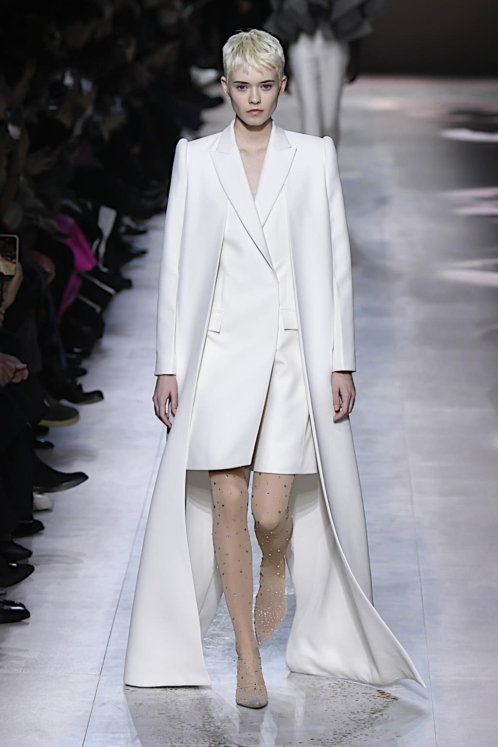 Fashion Week Paris Spring/Summer 2020 look 2 de la collection Givenchy couture
