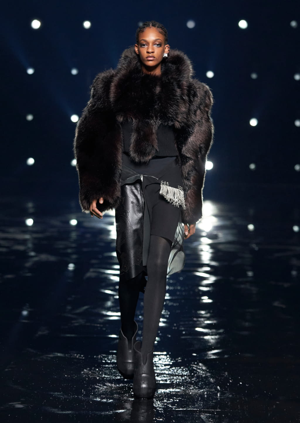 Fashion Week Paris Fall/Winter 2021 look 3 from the Givenchy collection womenswear