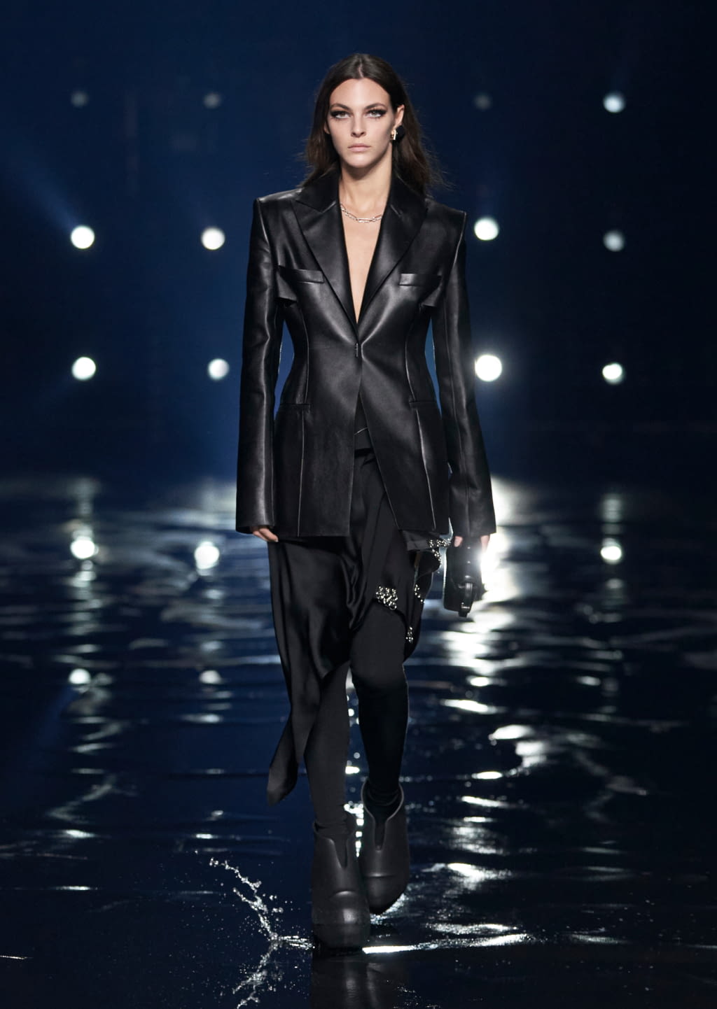 Fashion Week Paris Fall/Winter 2021 look 8 de la collection Givenchy womenswear