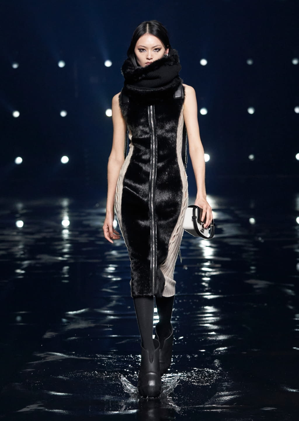 Fashion Week Paris Fall/Winter 2021 look 21 from the Givenchy collection 女装