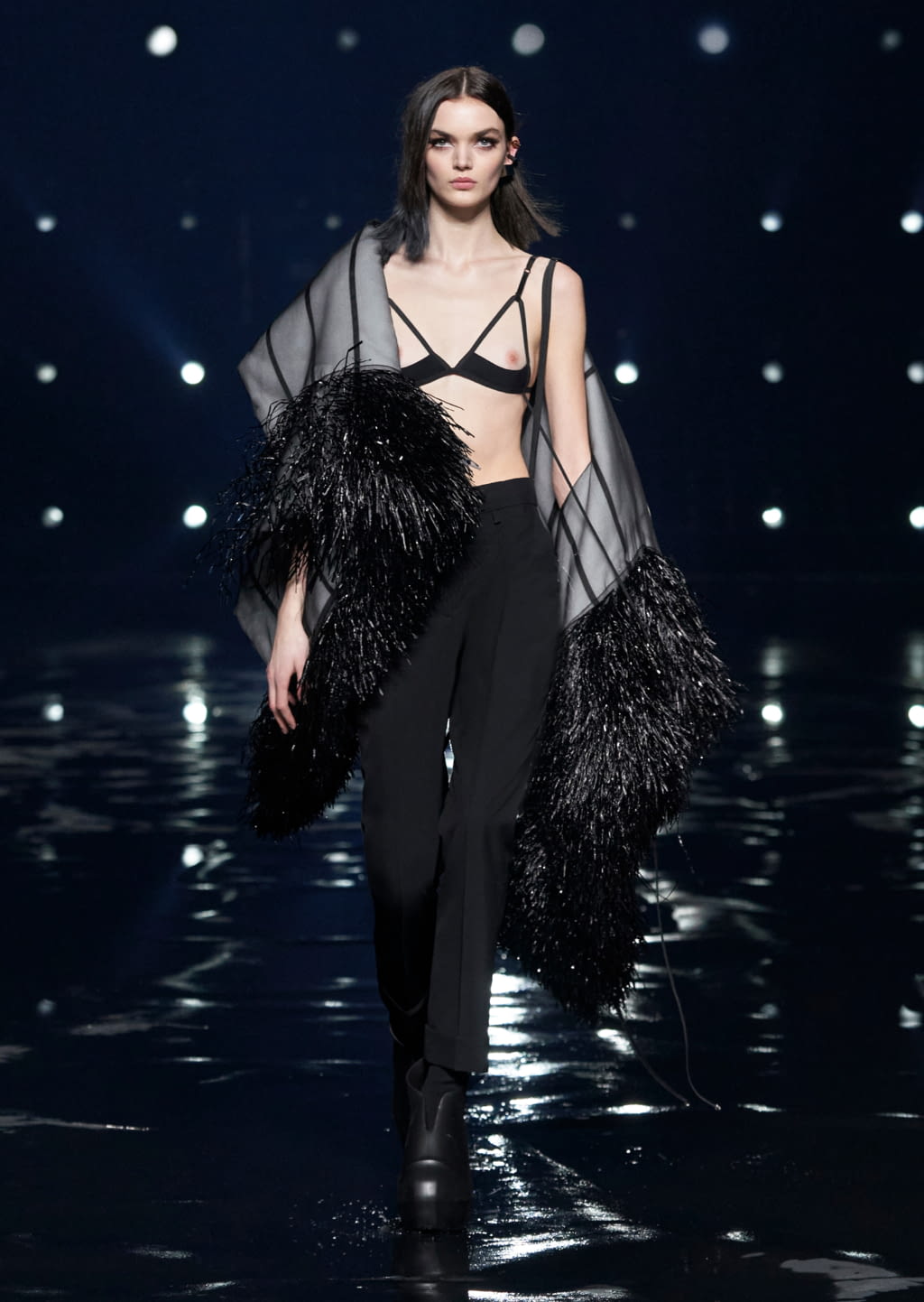 Fashion Week Paris Fall/Winter 2021 look 22 from the Givenchy collection 女装