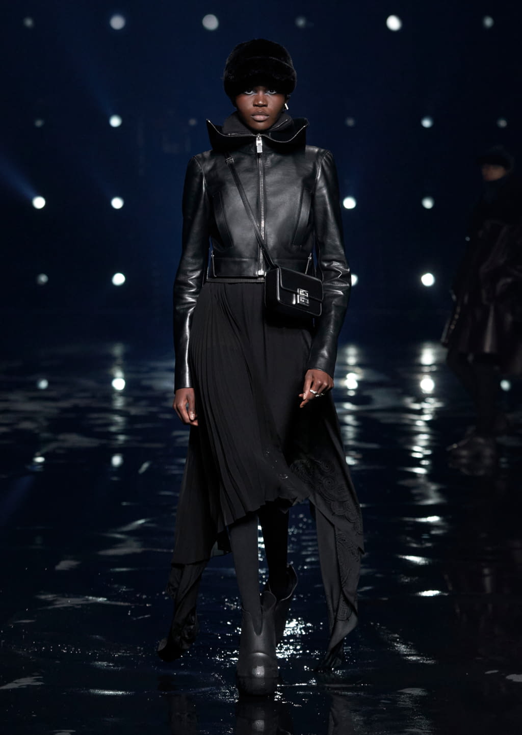 Fashion Week Paris Fall/Winter 2021 look 24 de la collection Givenchy womenswear