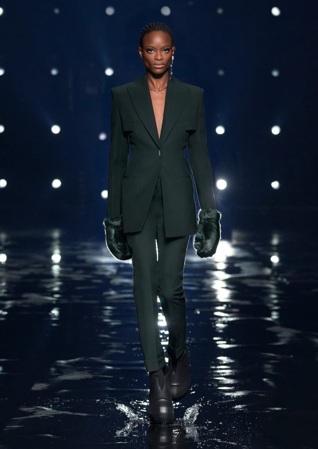 Fashion Week Paris Fall/Winter 2021 look 27 de la collection Givenchy womenswear