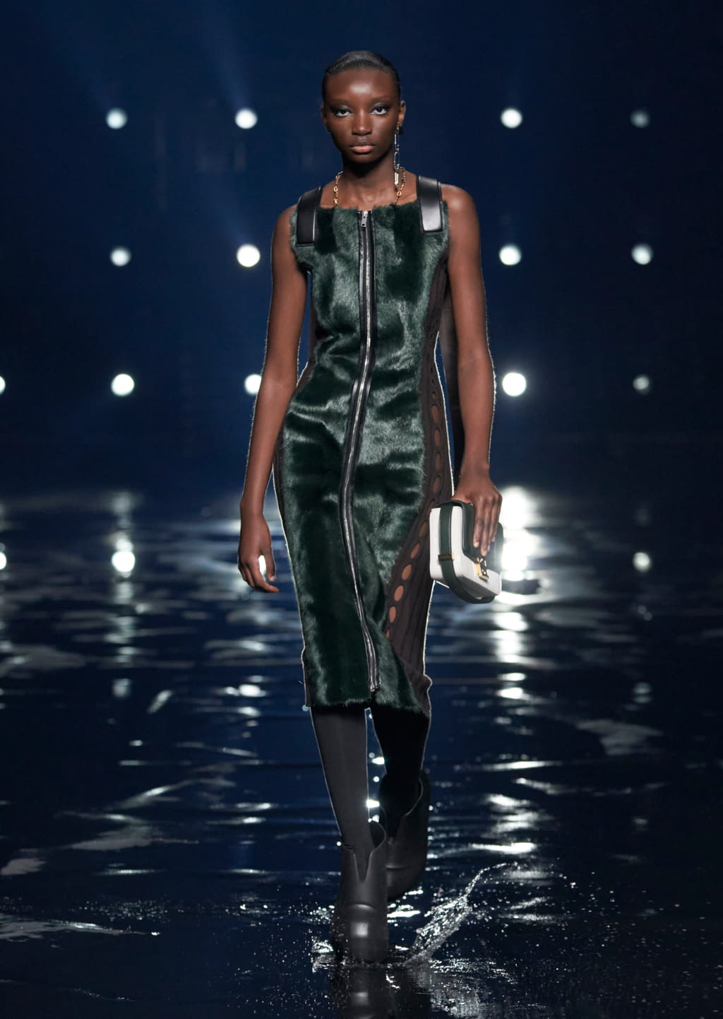 Fashion Week Paris Fall/Winter 2021 look 29 de la collection Givenchy womenswear