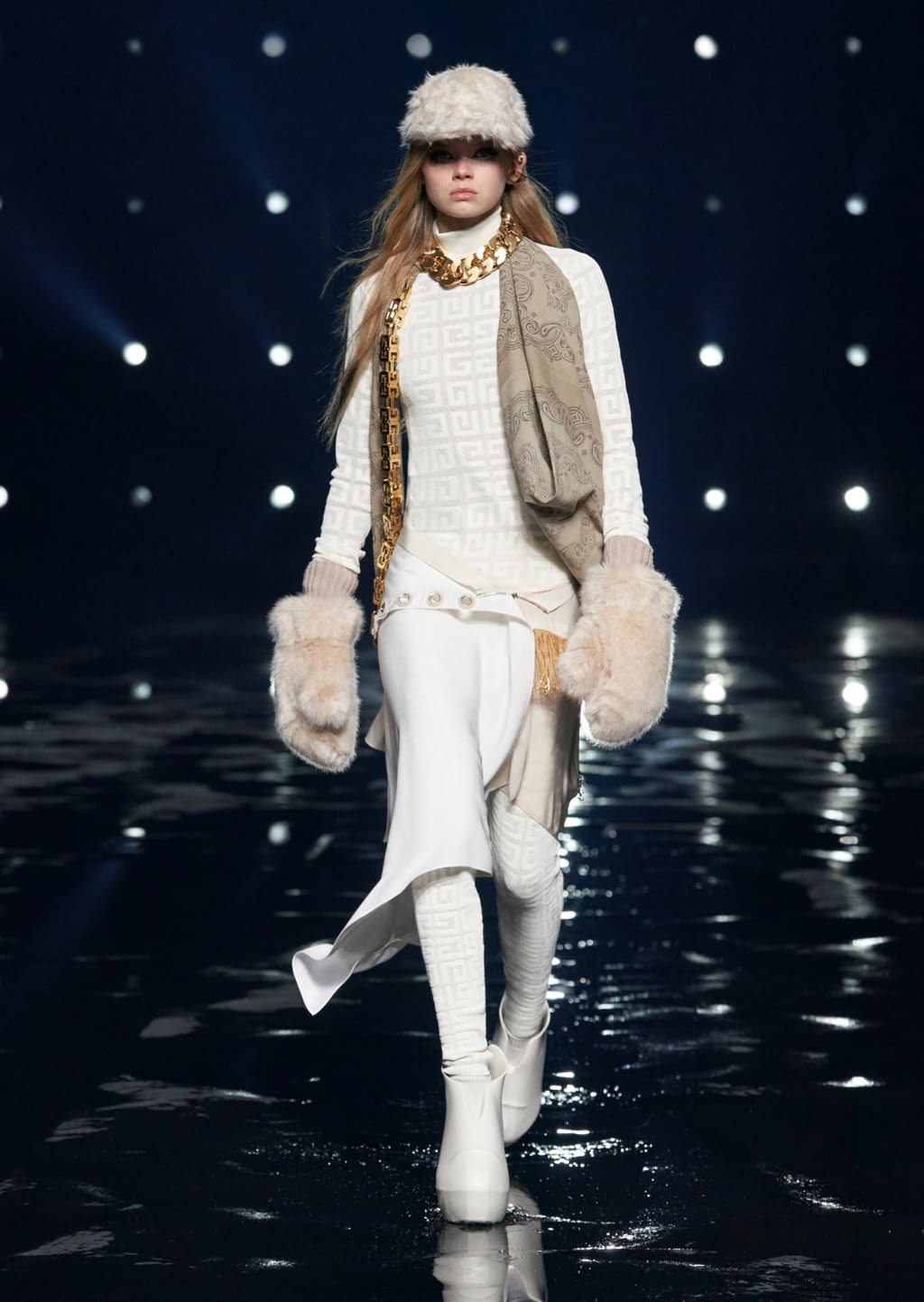Fashion Week Paris Fall/Winter 2021 look 39 de la collection Givenchy womenswear
