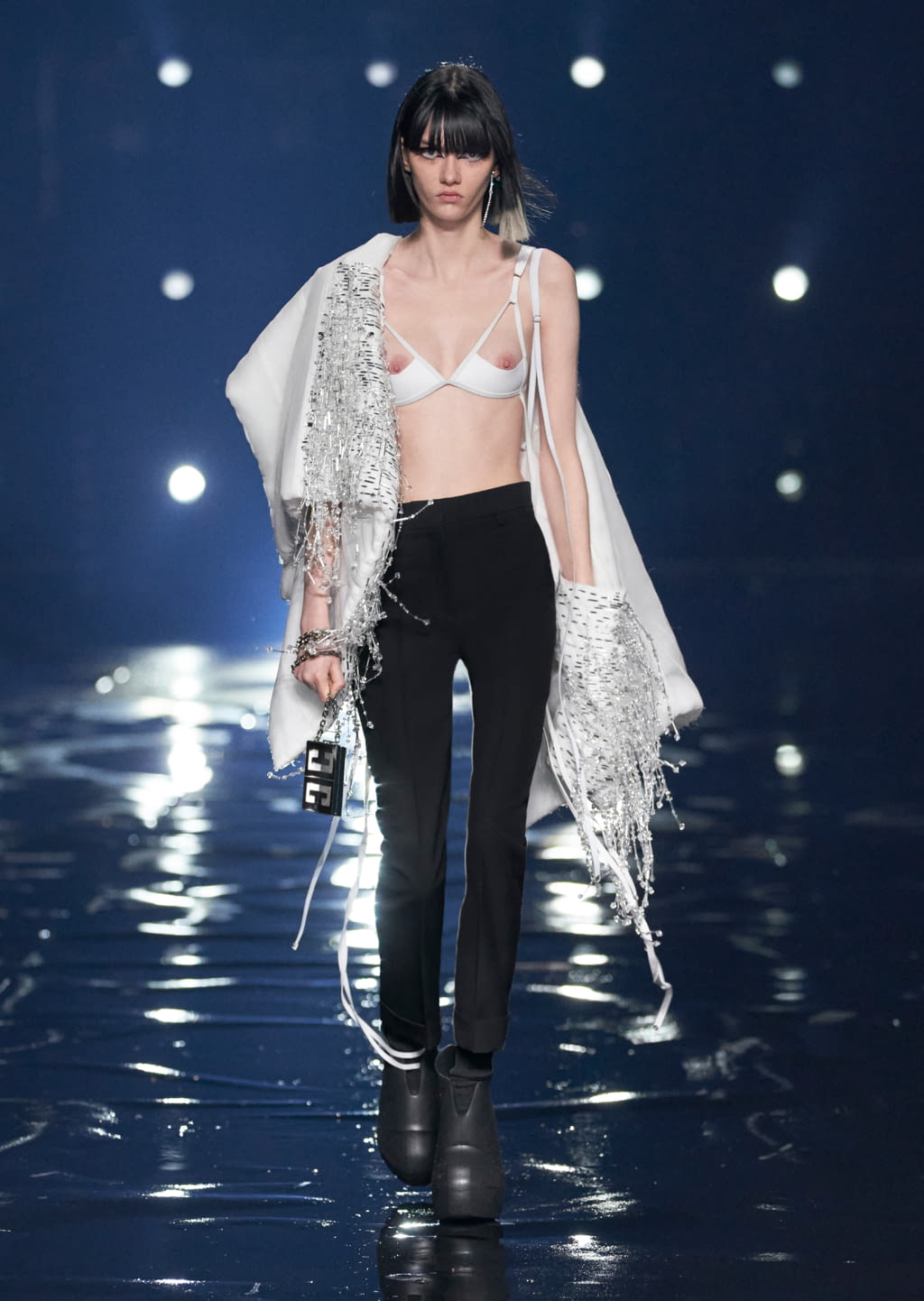 Fashion Week Paris Fall/Winter 2021 look 51 de la collection Givenchy womenswear