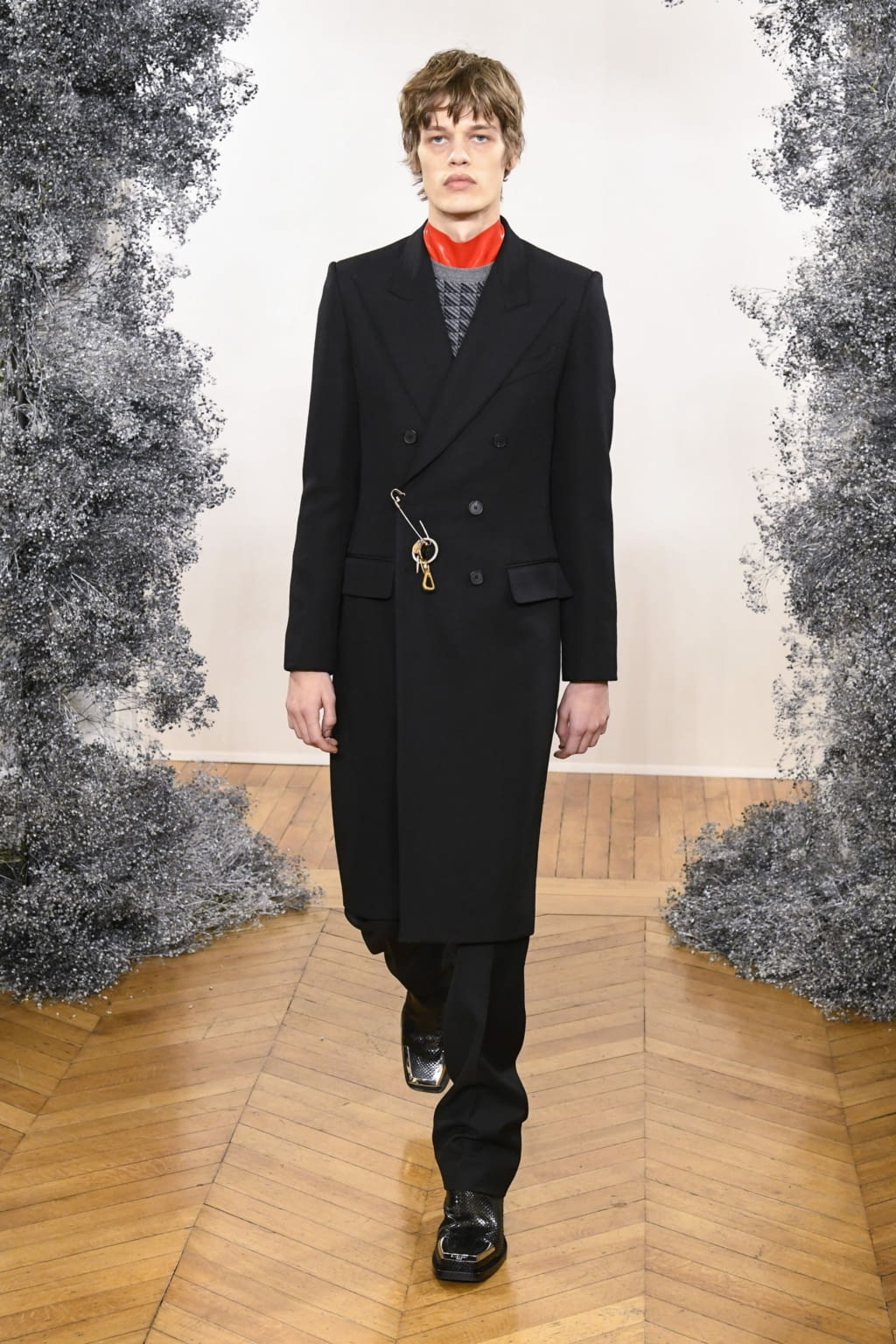 Fashion Week Paris Fall/Winter 2020 look 1 de la collection Givenchy menswear