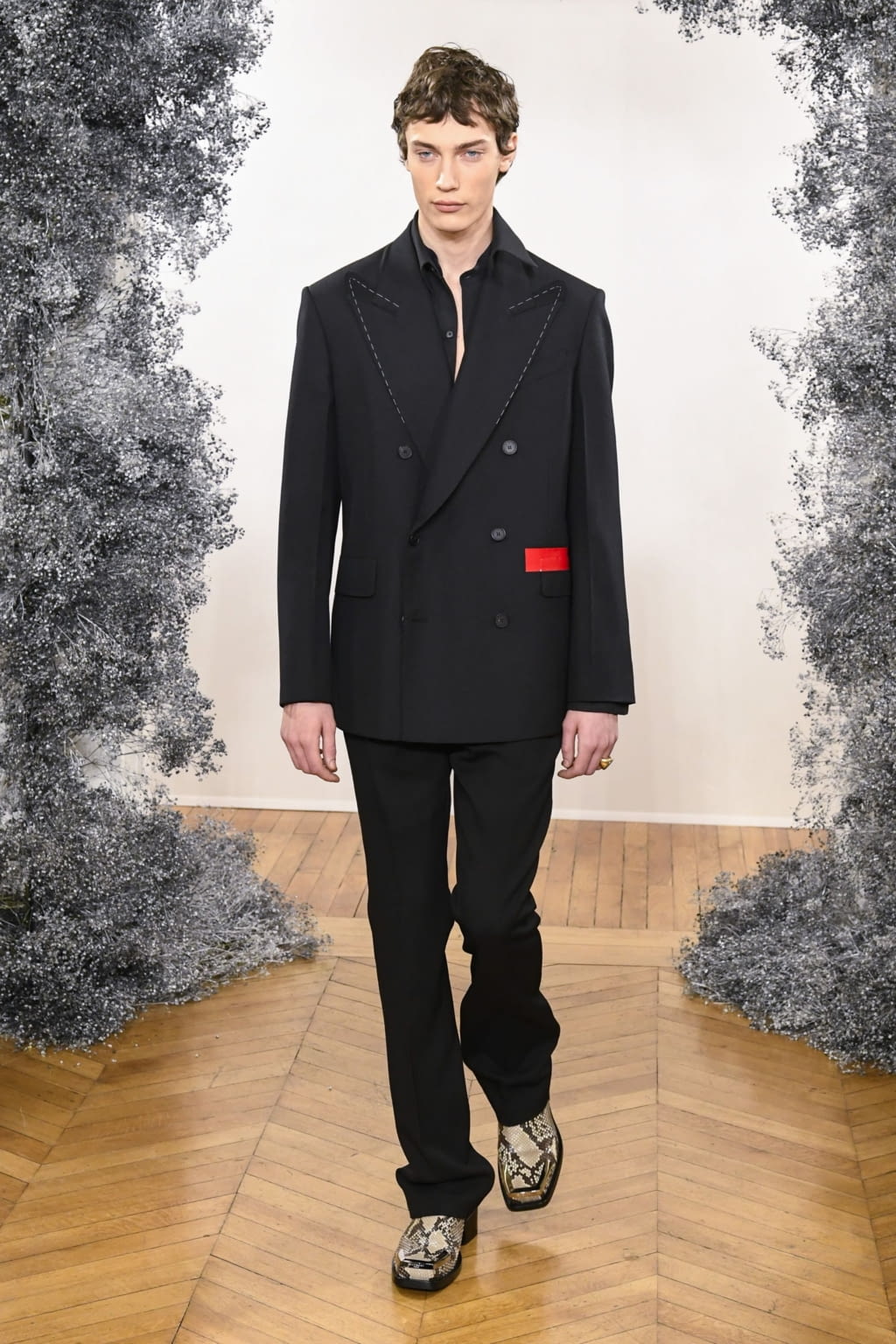 Fashion Week Paris Fall/Winter 2020 look 2 de la collection Givenchy menswear