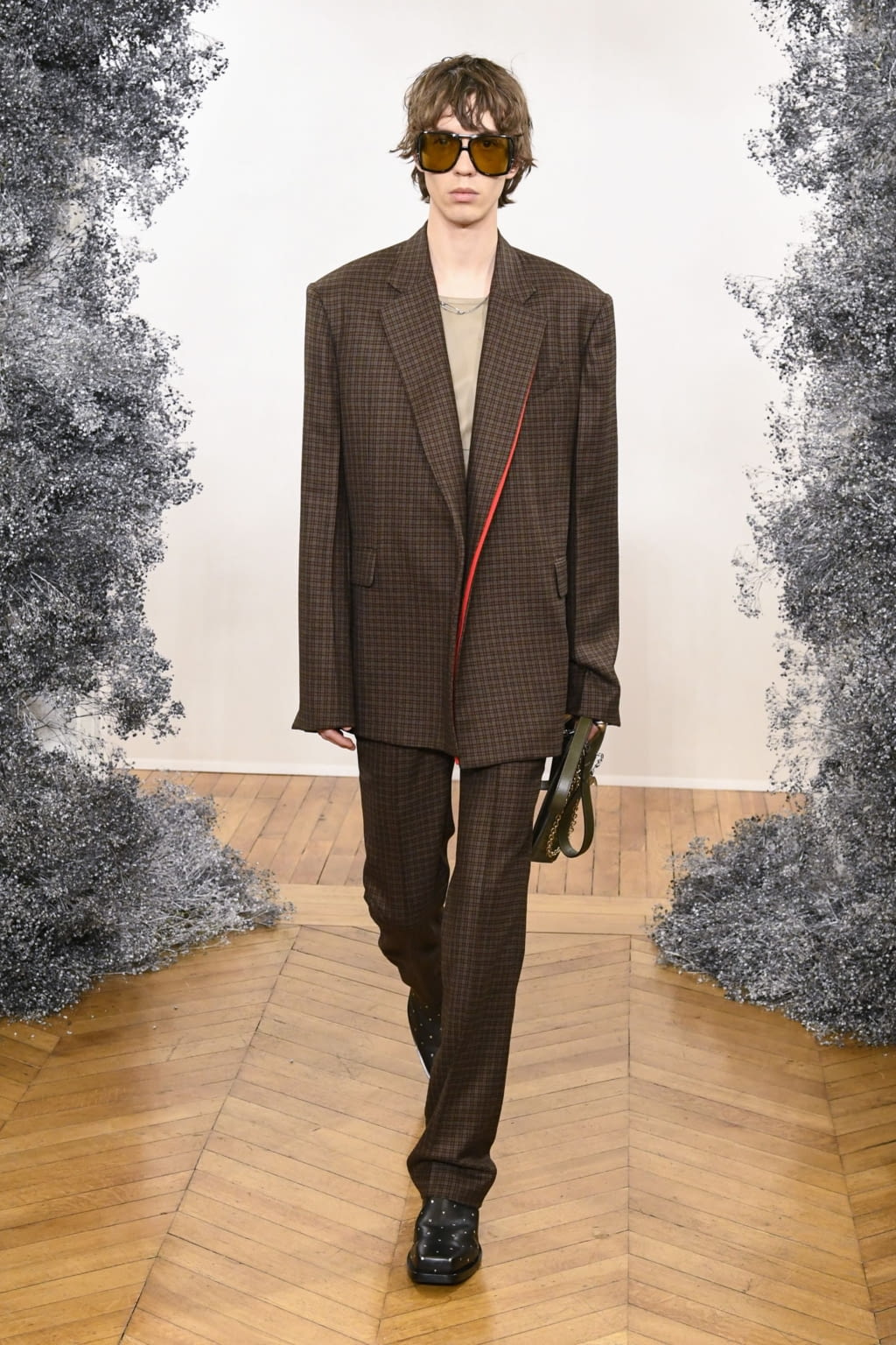 Fashion Week Paris Fall/Winter 2020 look 6 de la collection Givenchy menswear