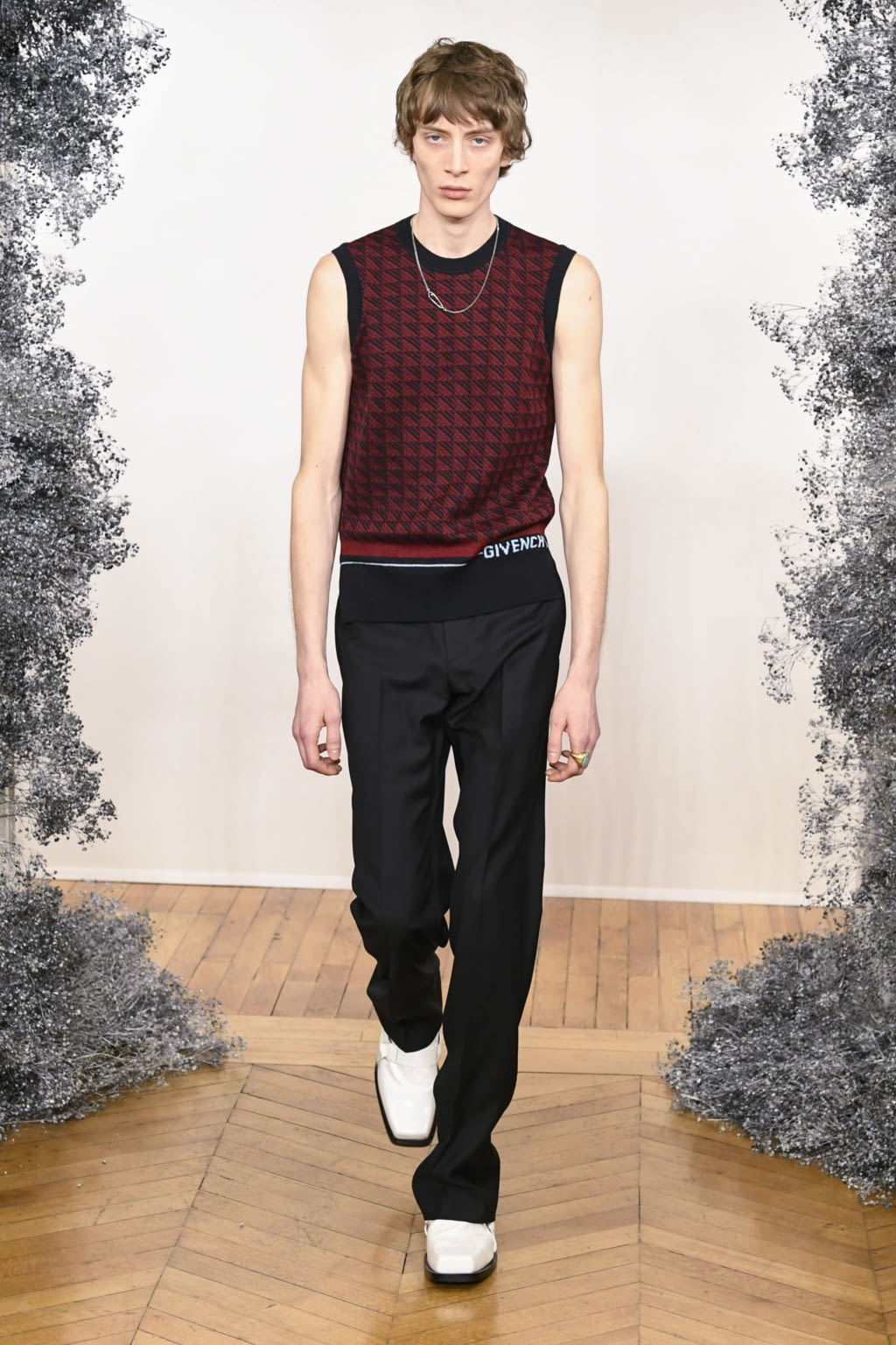 Fashion Week Paris Fall/Winter 2020 look 9 from the Givenchy collection 男装