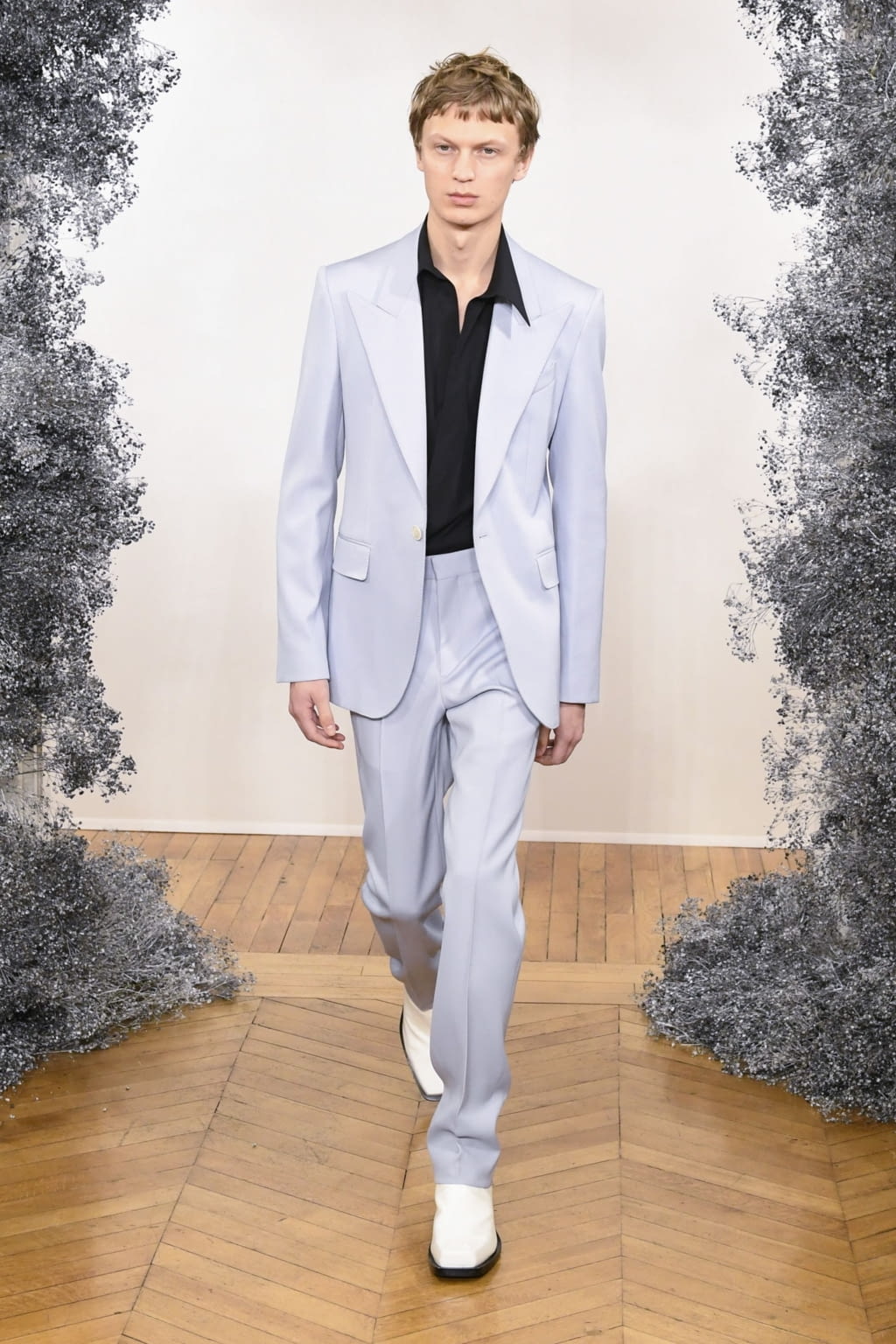 Fashion Week Paris Fall/Winter 2020 look 10 from the Givenchy collection 男装