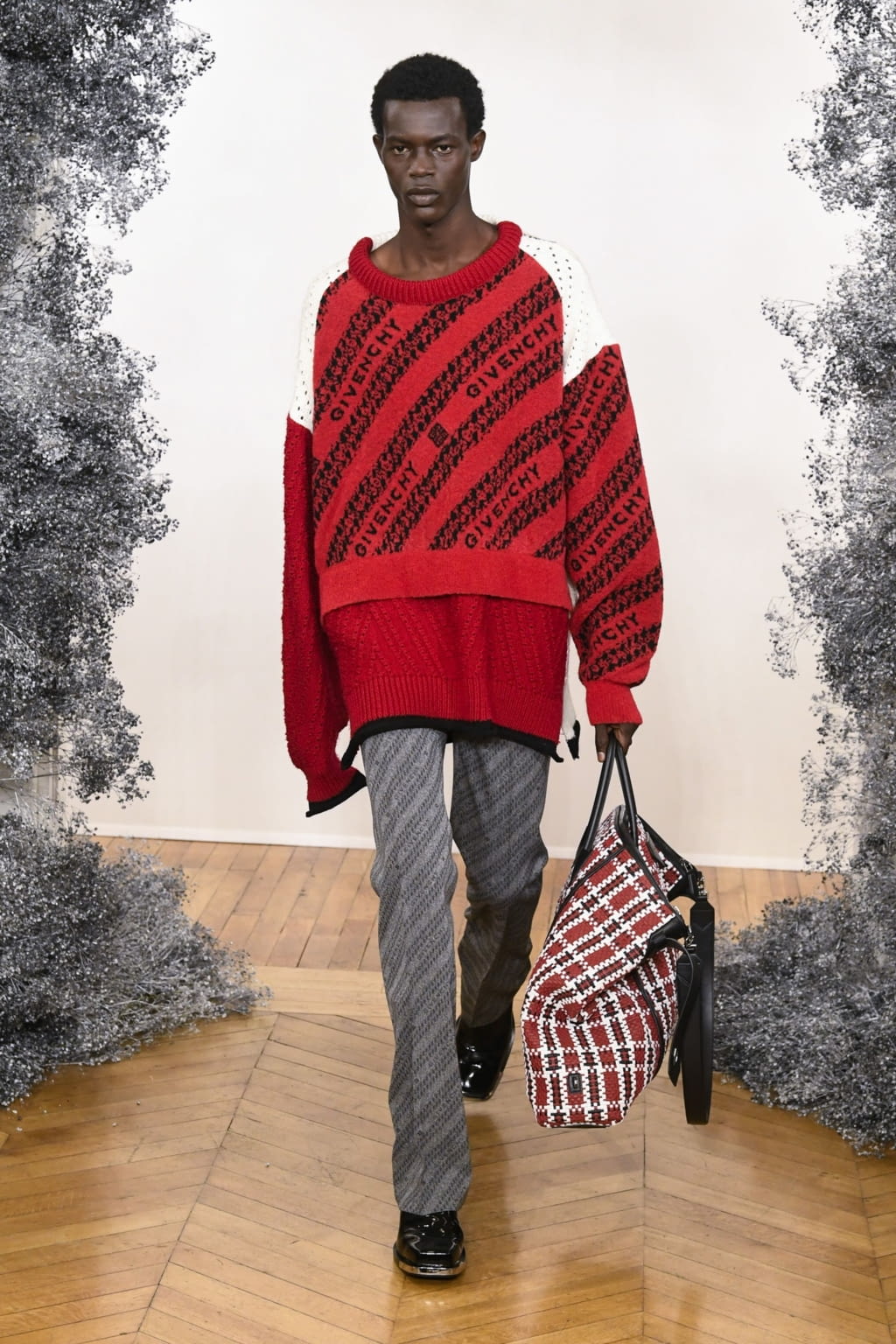 Fashion Week Paris Fall/Winter 2020 look 11 de la collection Givenchy menswear