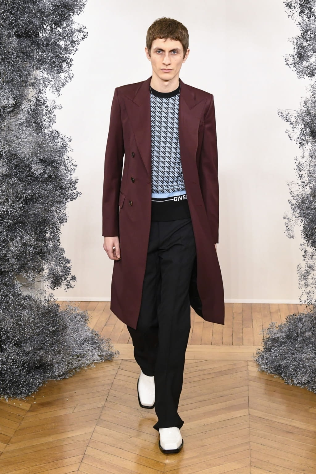 Fashion Week Paris Fall/Winter 2020 look 12 from the Givenchy collection 男装
