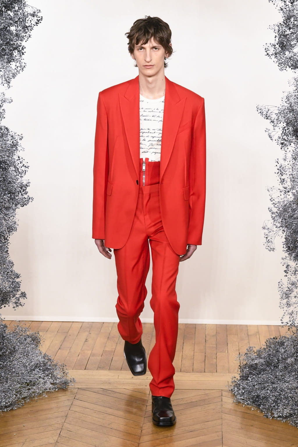 Fashion Week Paris Fall/Winter 2020 look 15 from the Givenchy collection menswear