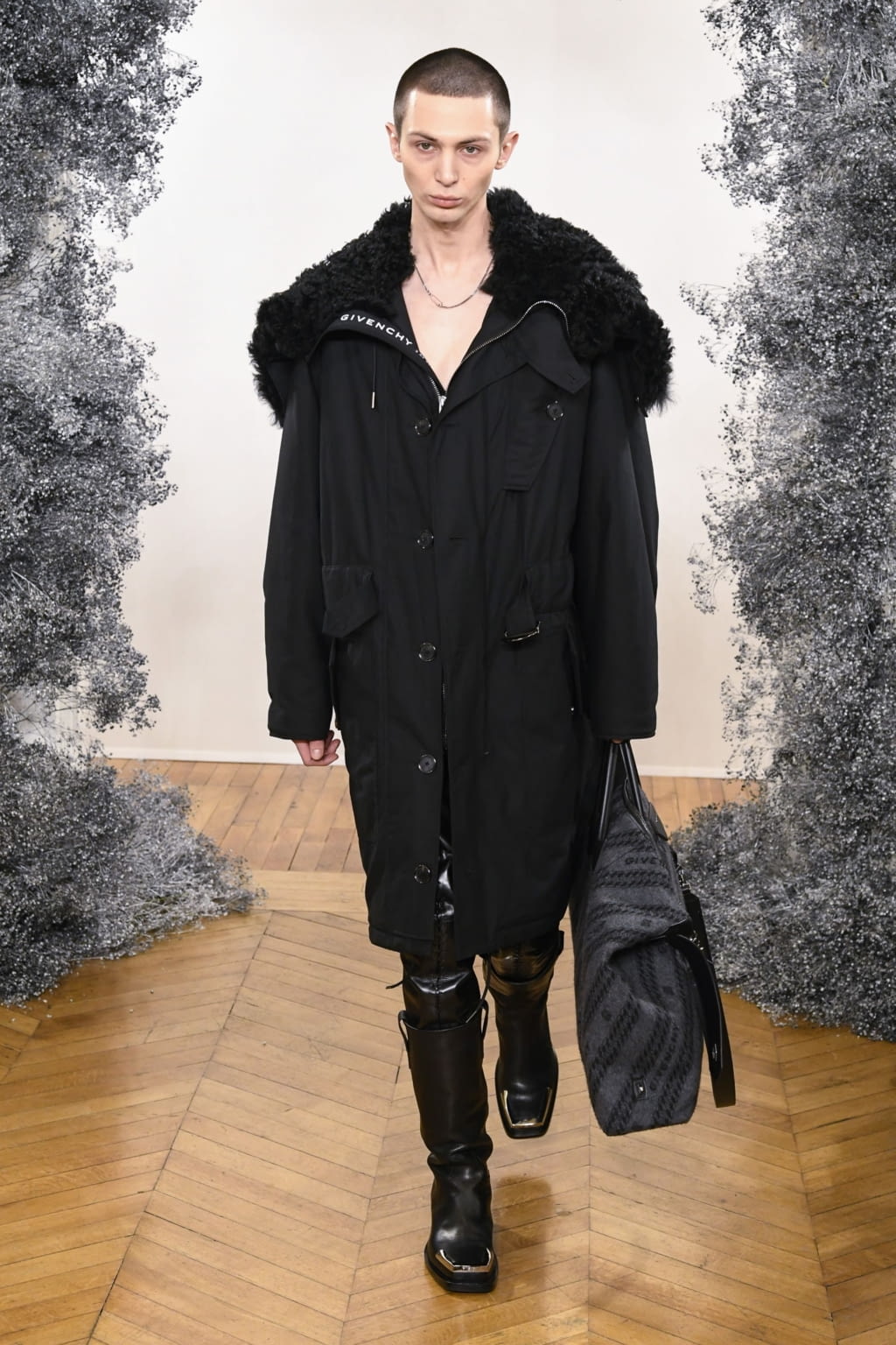 Fashion Week Paris Fall/Winter 2020 look 28 de la collection Givenchy menswear