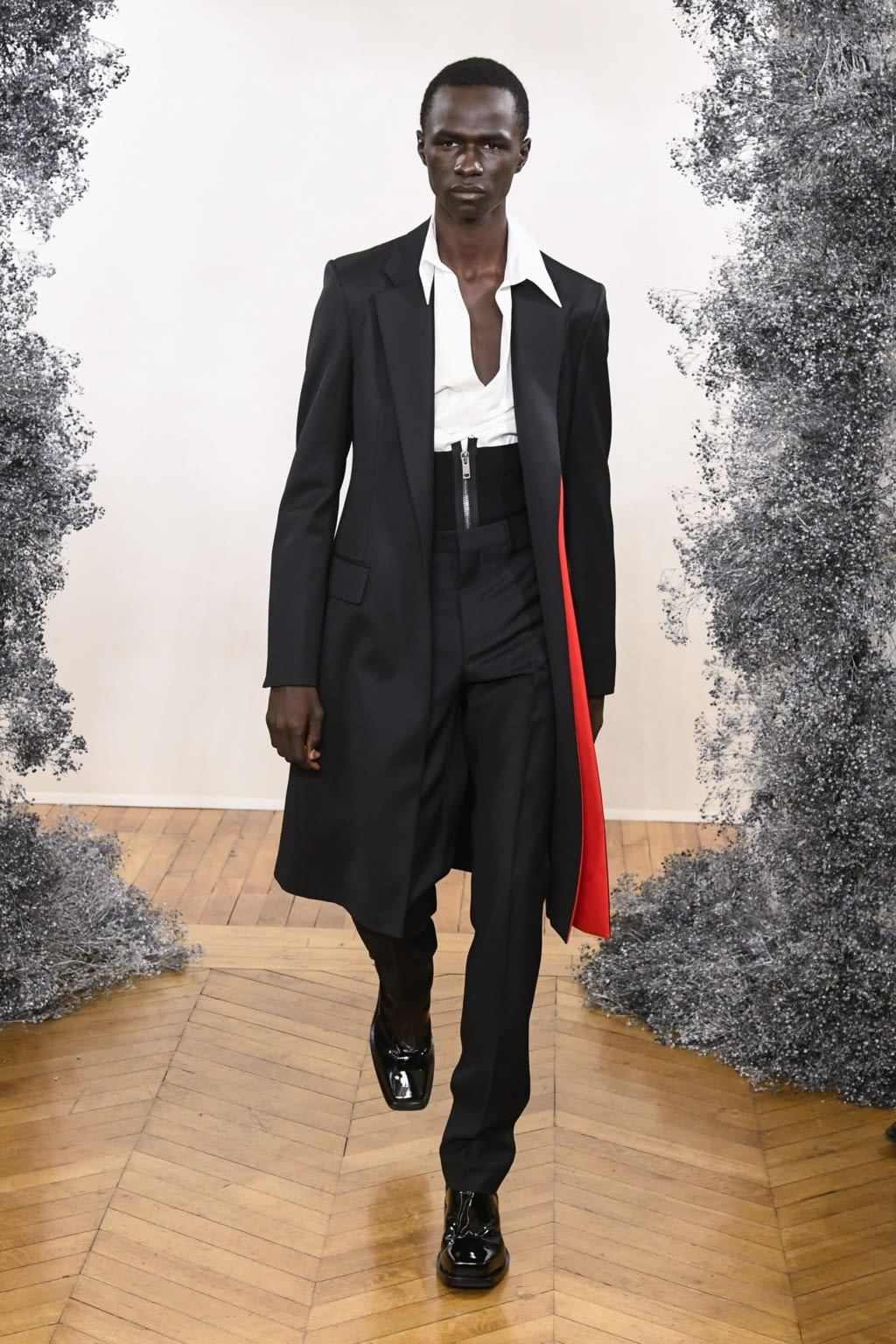 Fashion Week Paris Fall/Winter 2020 look 32 from the Givenchy collection menswear