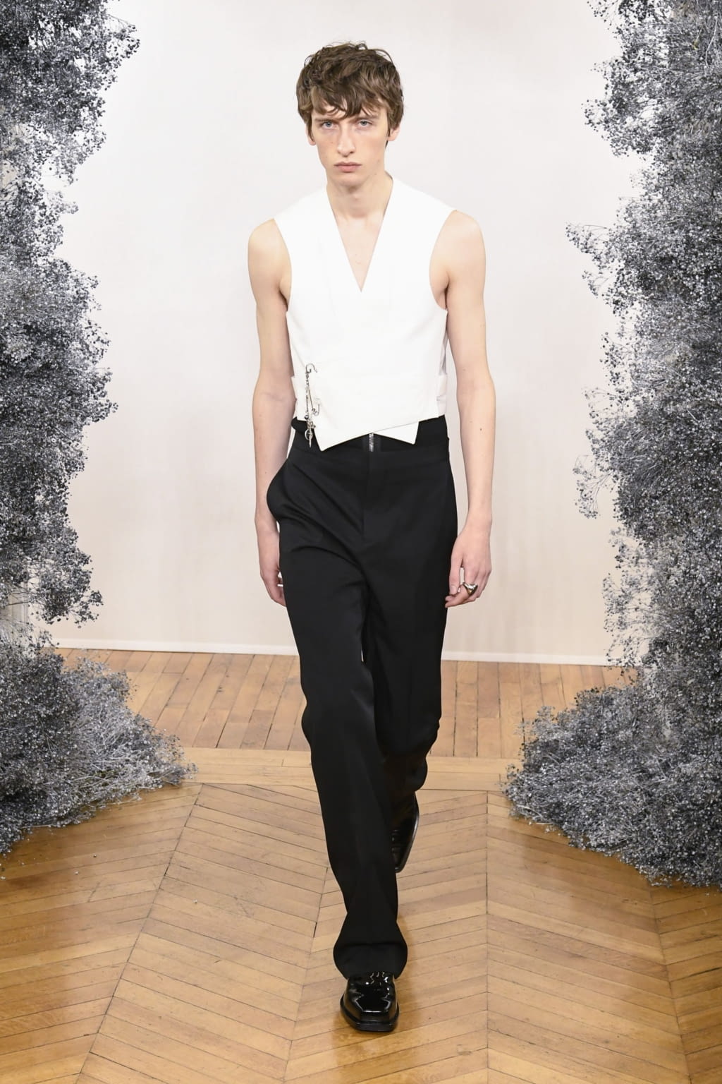 Fashion Week Paris Fall/Winter 2020 look 34 de la collection Givenchy menswear