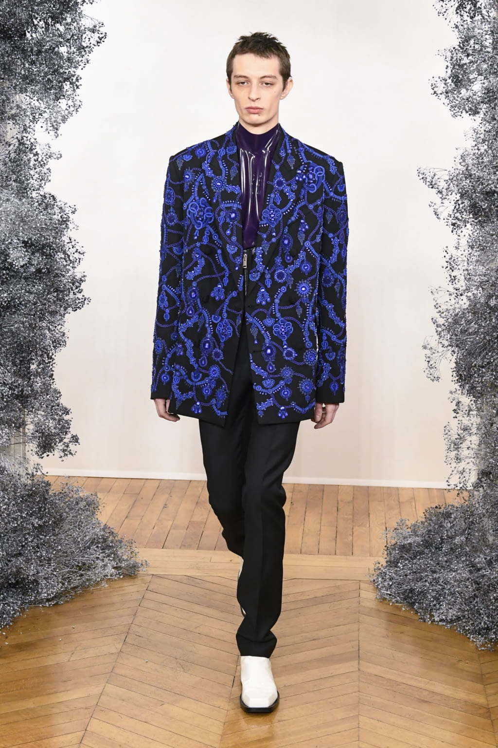 Fashion Week Paris Fall/Winter 2020 look 33 from the Givenchy collection menswear