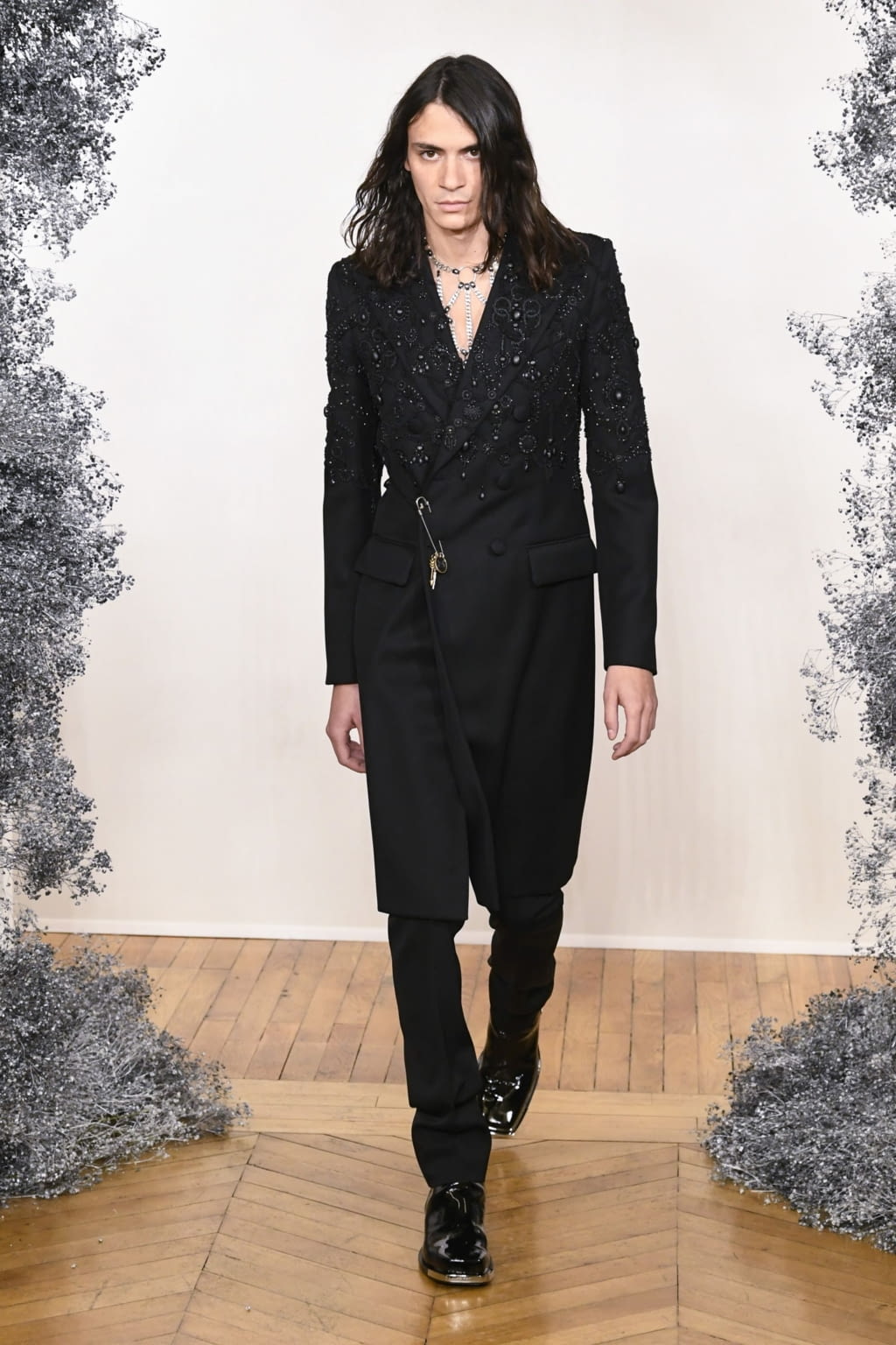 Fashion Week Paris Fall/Winter 2020 look 37 from the Givenchy collection 男装