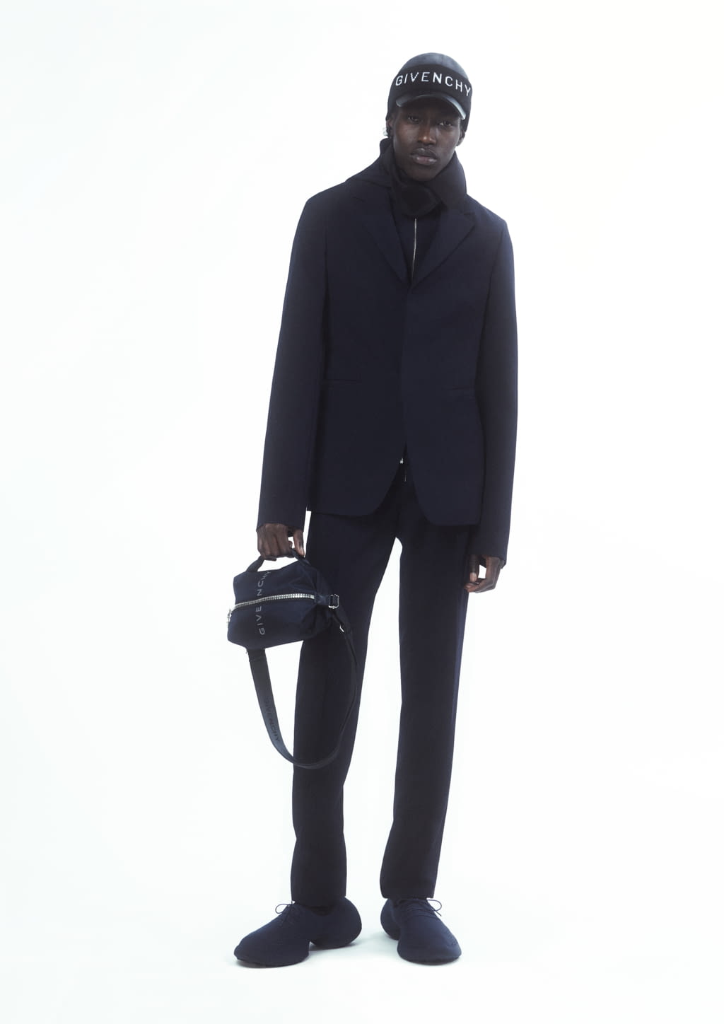 Fashion Week Paris Pre-Fall 2022 look 17 from the Givenchy collection 女装